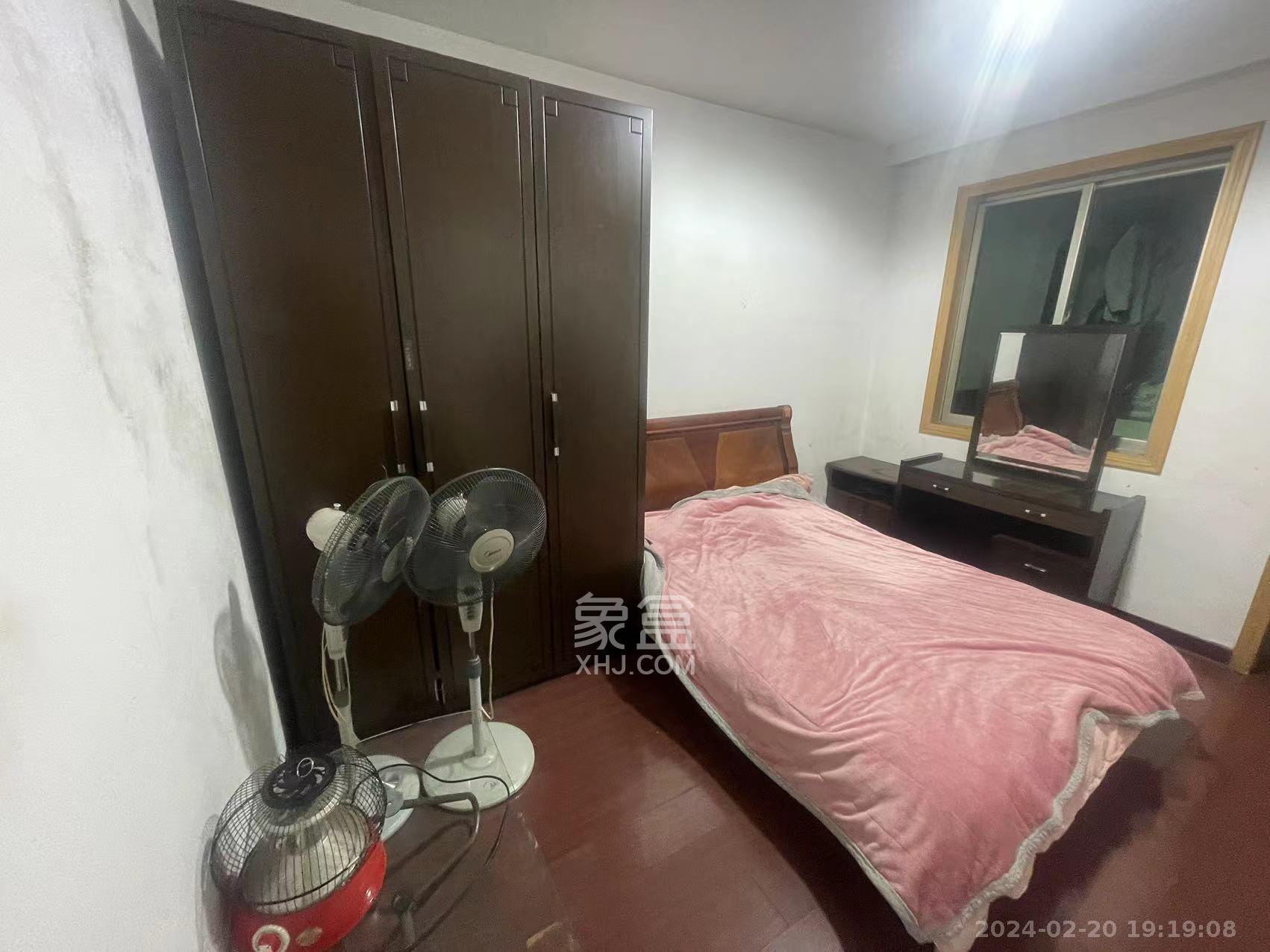 中南汽车世界  2室2厅1卫   1300.00元/月室内图