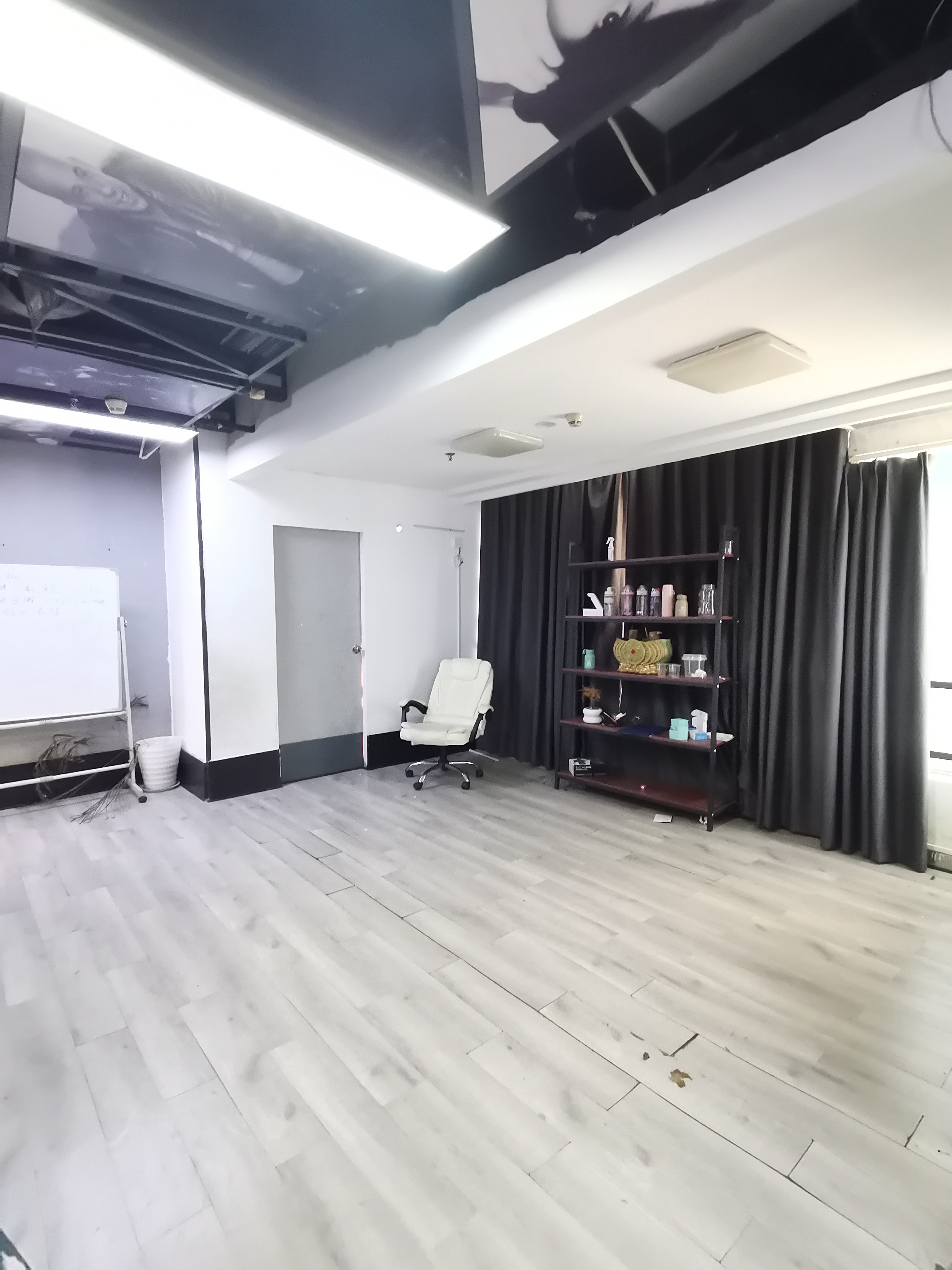 中建国际大厦  14室0厅0卫   8800.00元/月室内图