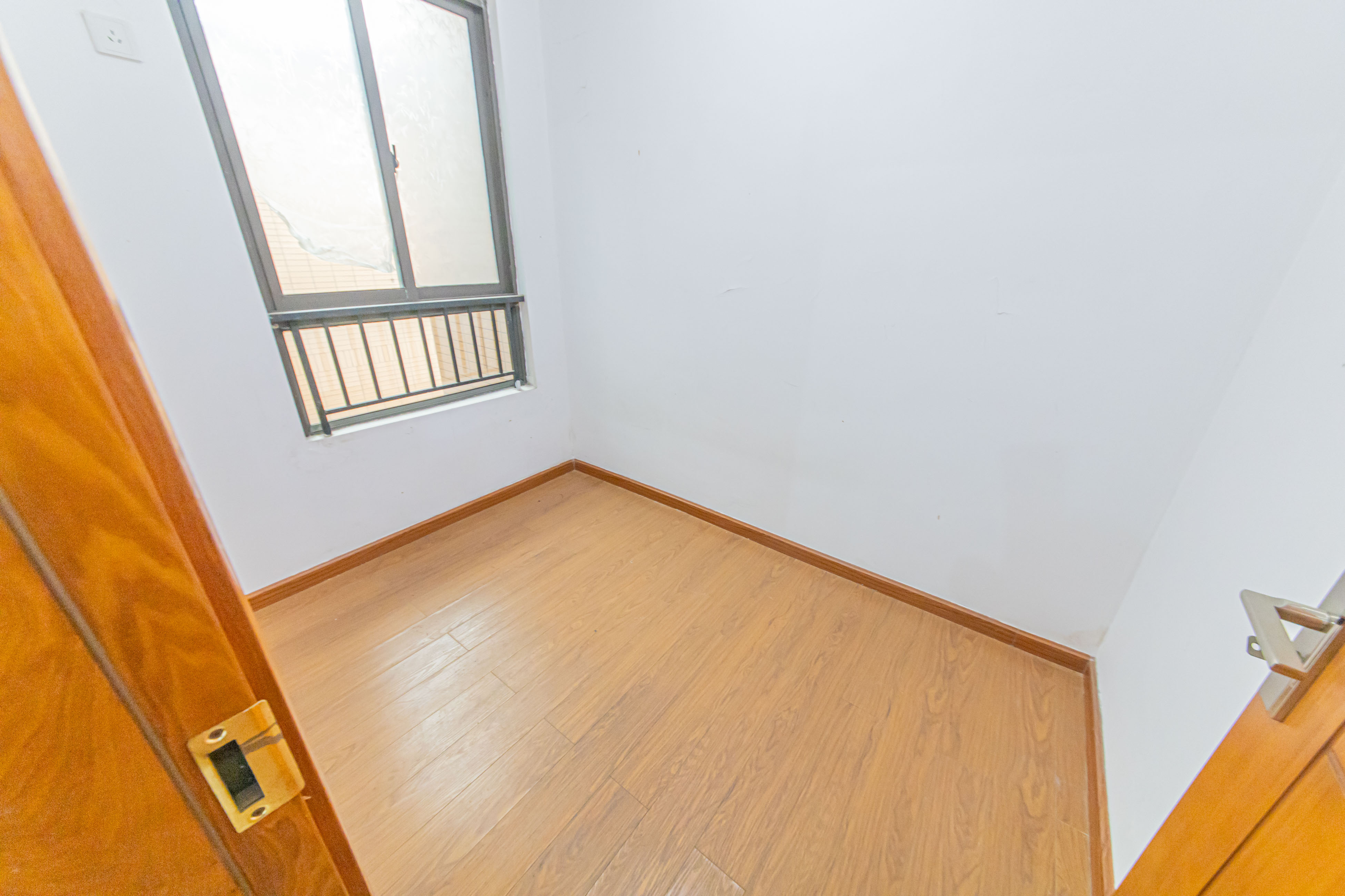 中信凯旋蓝岸(中信新城三期)  3室2厅1卫    45.0万 中信凯旋蓝岸(中信新城三期)  3室2厅1卫    45.0万卧室