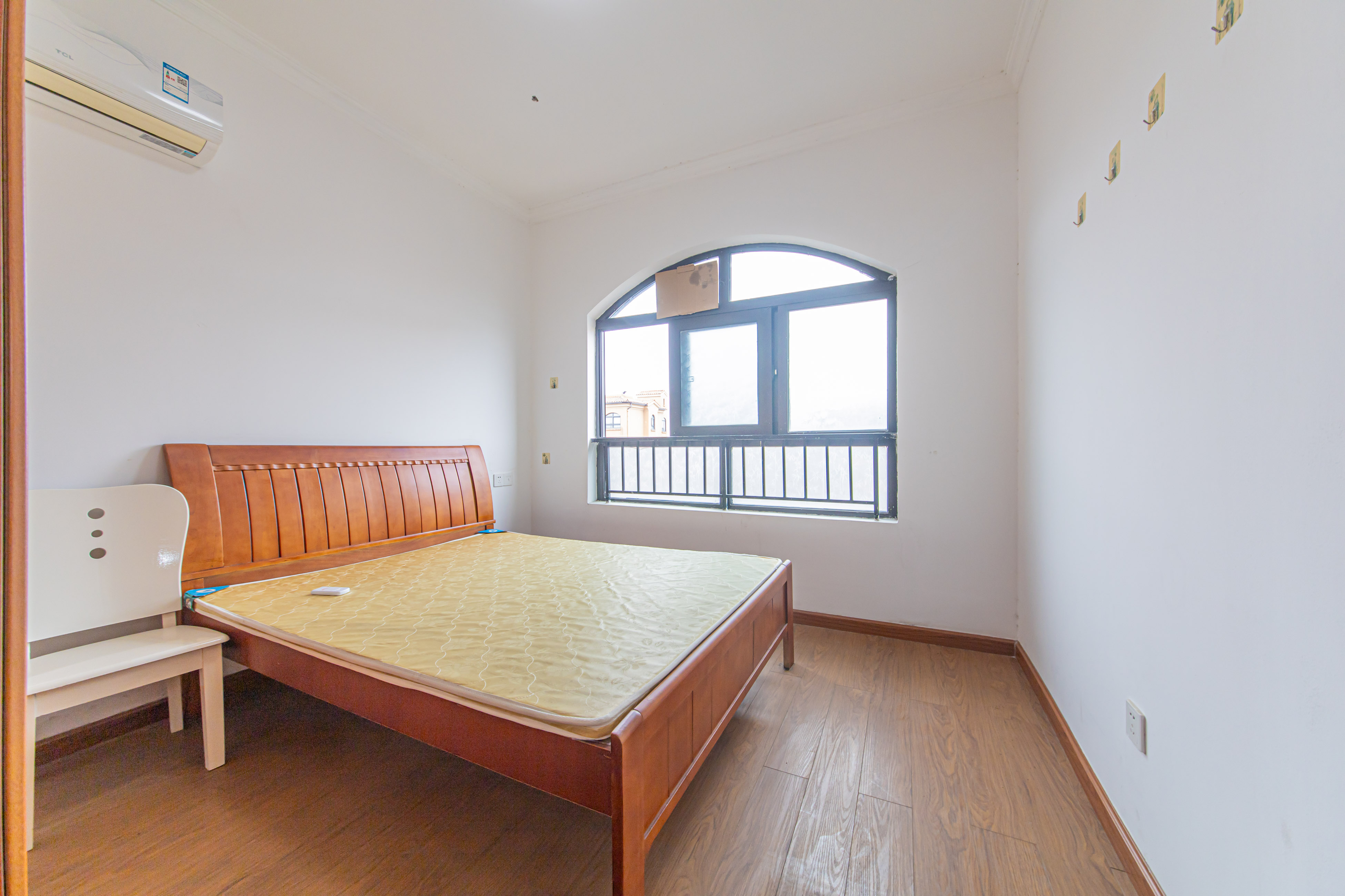 中信凯旋蓝岸(中信新城三期)  3室2厅1卫    45.0万 中信凯旋蓝岸(中信新城三期)  3室2厅1卫    45.0万卧室