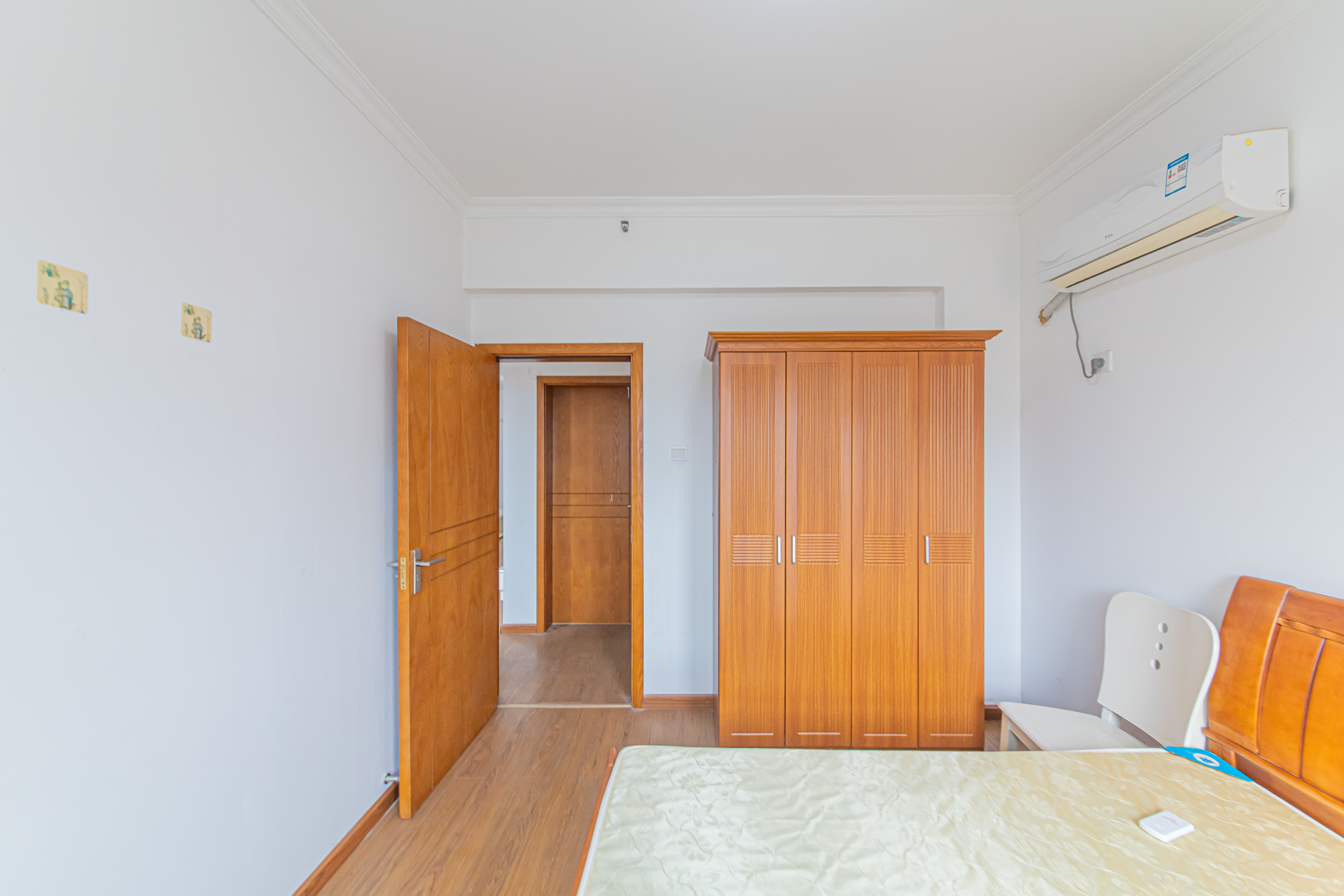 中信凯旋蓝岸(中信新城三期)  3室2厅1卫    45.0万 中信凯旋蓝岸(中信新城三期)  3室2厅1卫    45.0万卧室