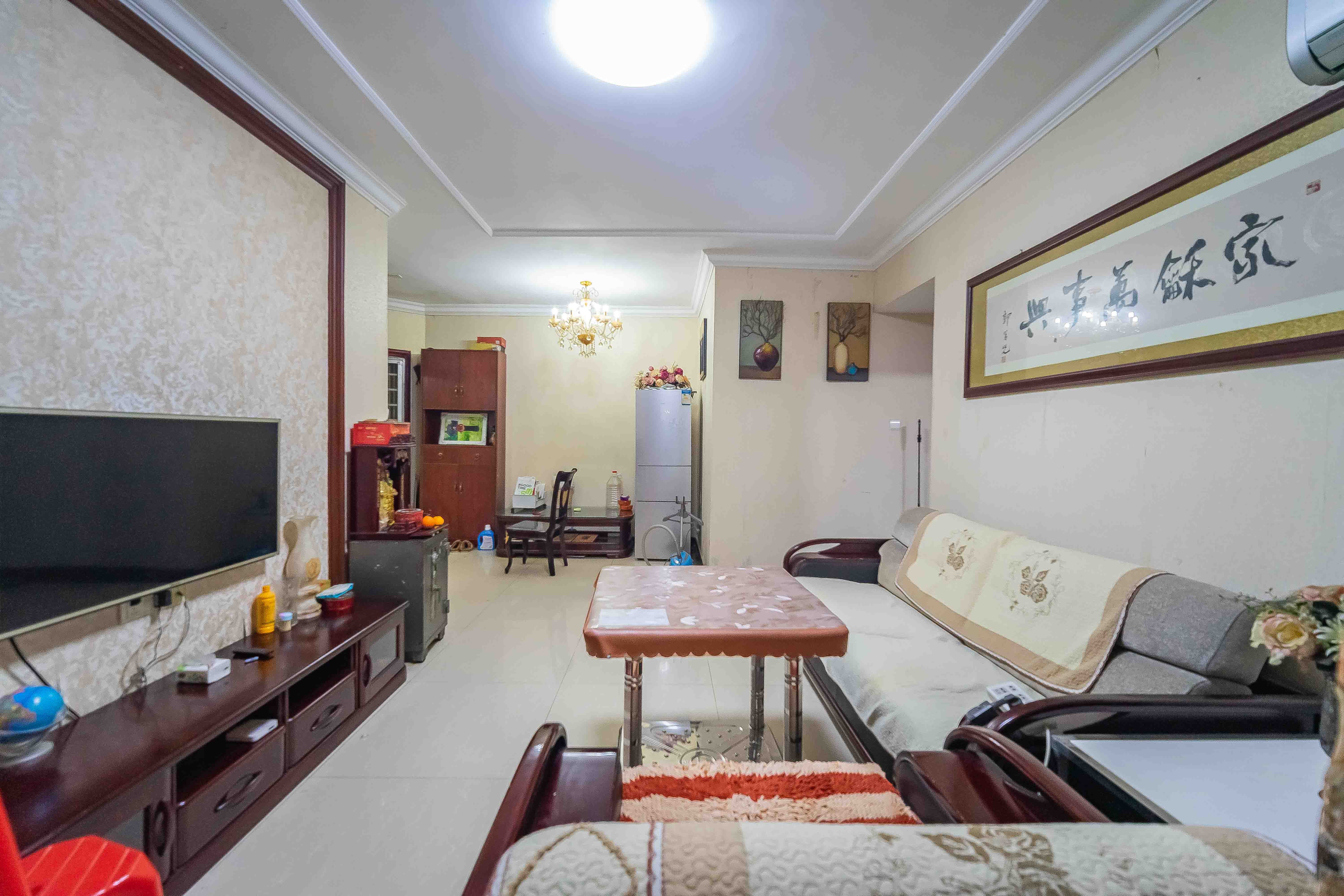 恒大绿洲  2室2厅1卫    58.5万 恒大绿洲  2室2厅1卫    58.5万客厅