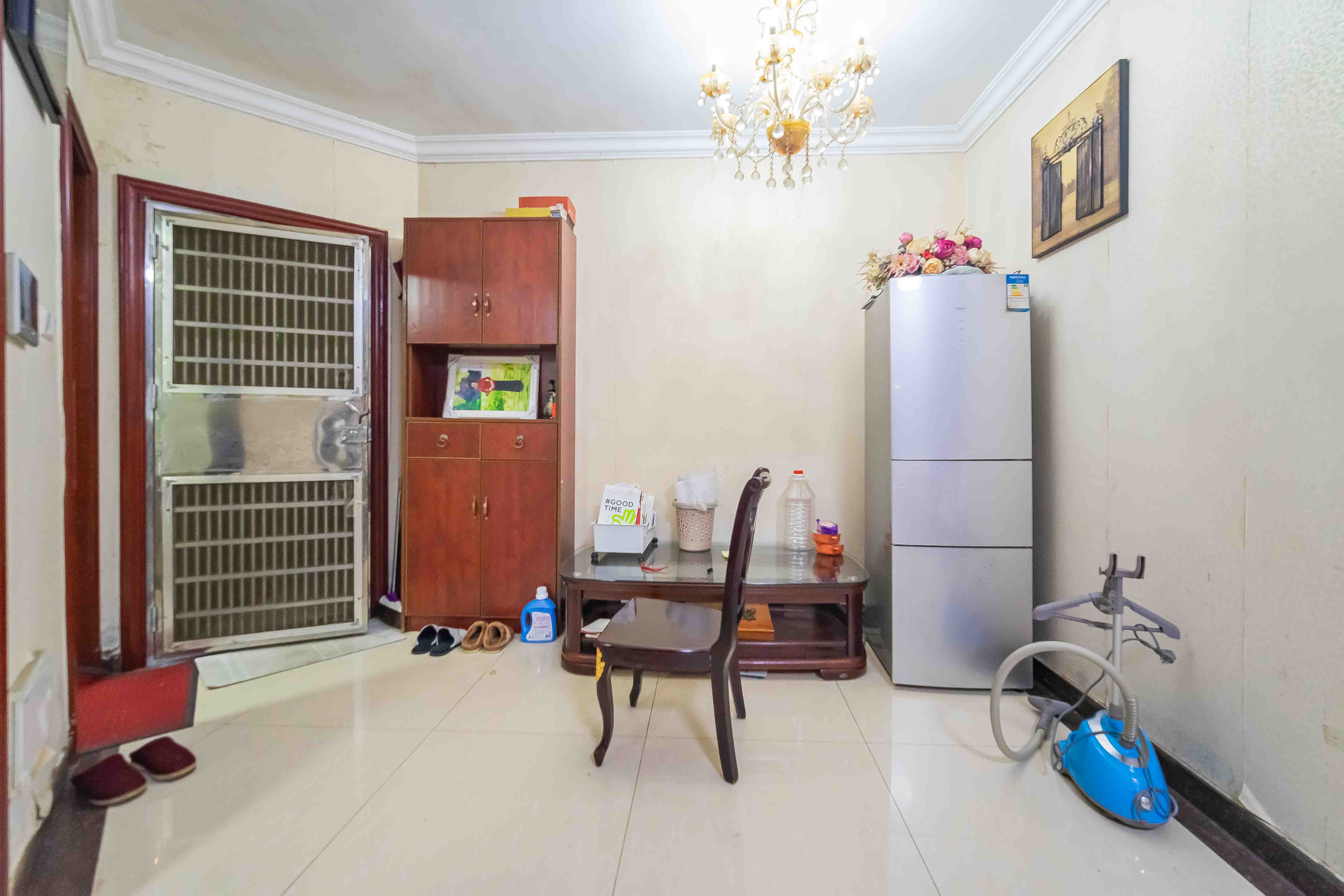 恒大绿洲  2室2厅1卫    58.5万 恒大绿洲  2室2厅1卫    58.5万客厅