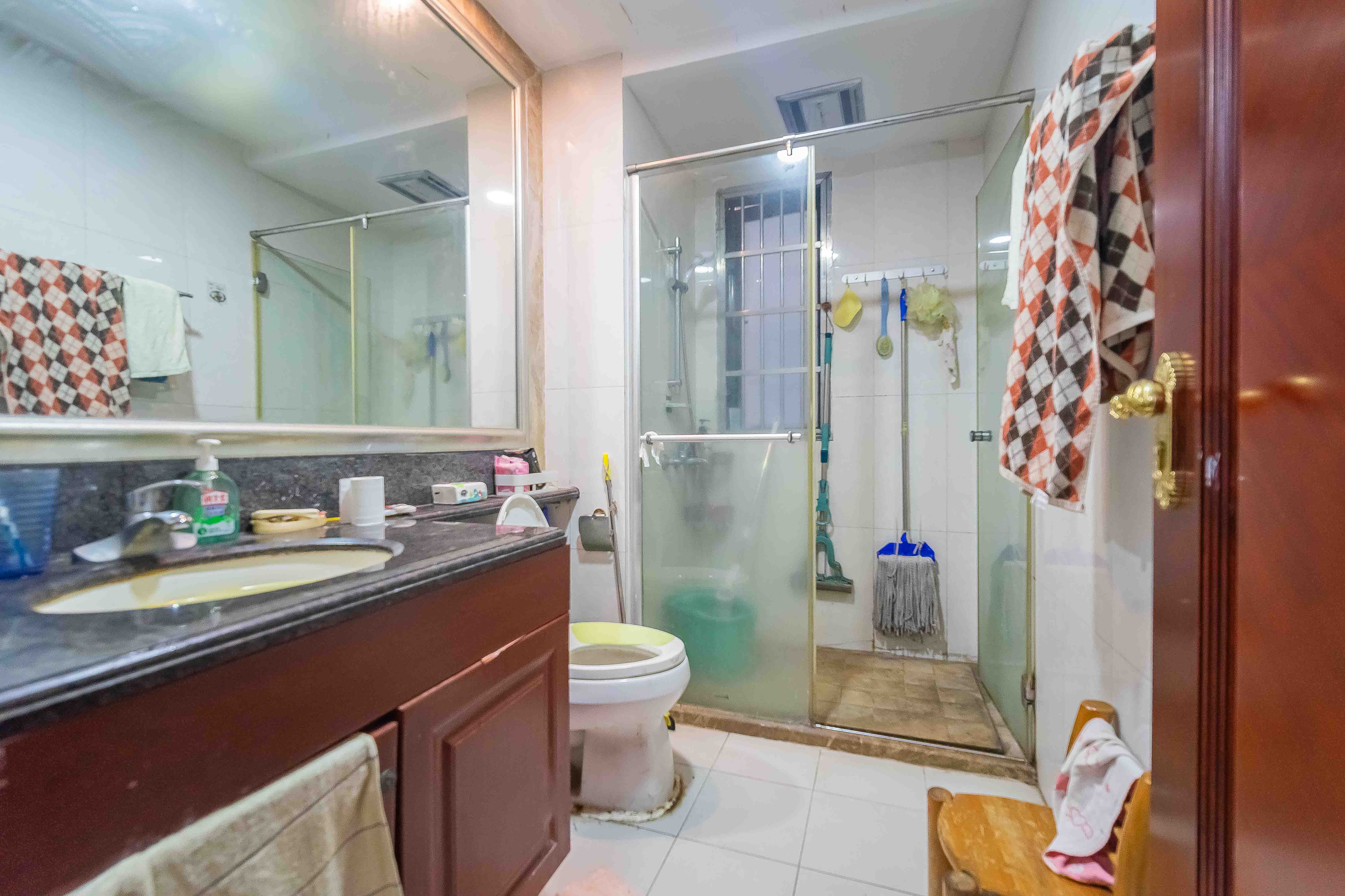 恒大绿洲  2室2厅1卫    58.5万 恒大绿洲  2室2厅1卫    58.5万卫生间