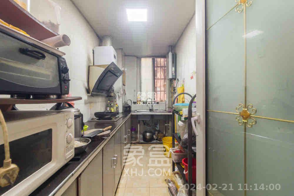 东岸锦城(东方人家)  3室2厅2卫   1900.00元/月室内图