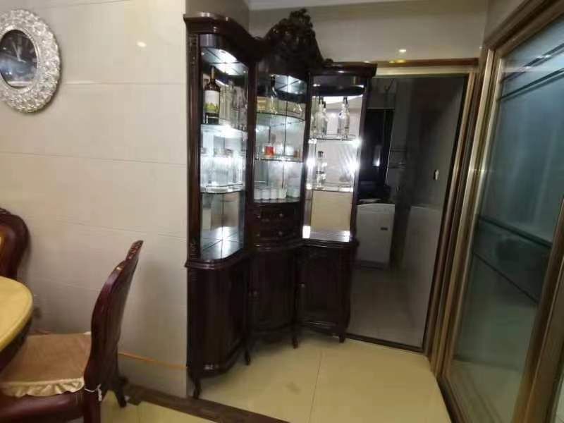 檀香山  4室2厅2卫   3200.00元/月室内图