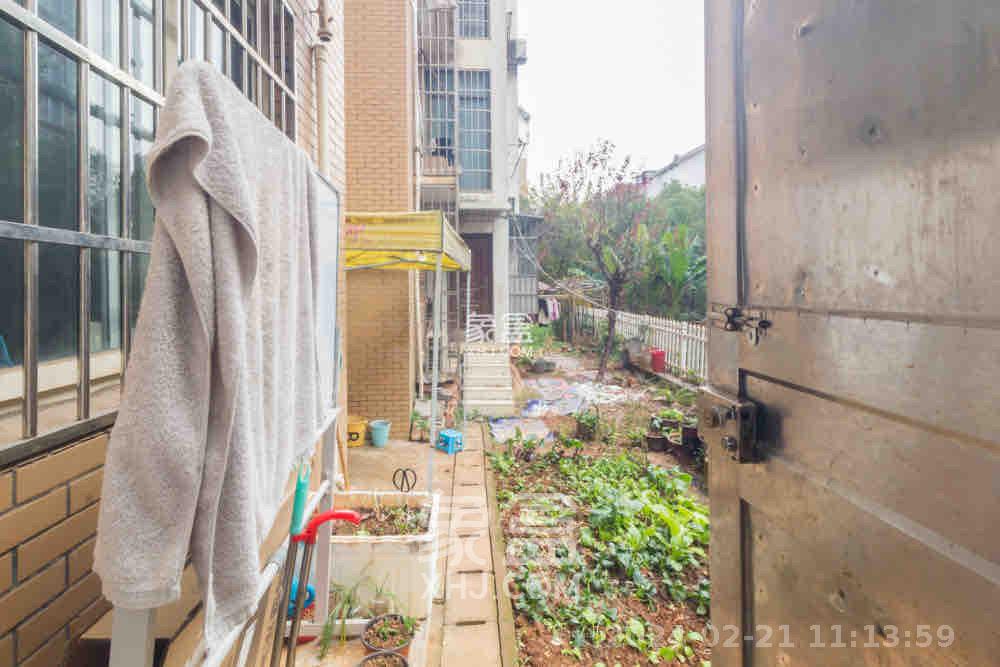 东岸锦城(东方人家)  3室2厅2卫   1900.00元/月室内图