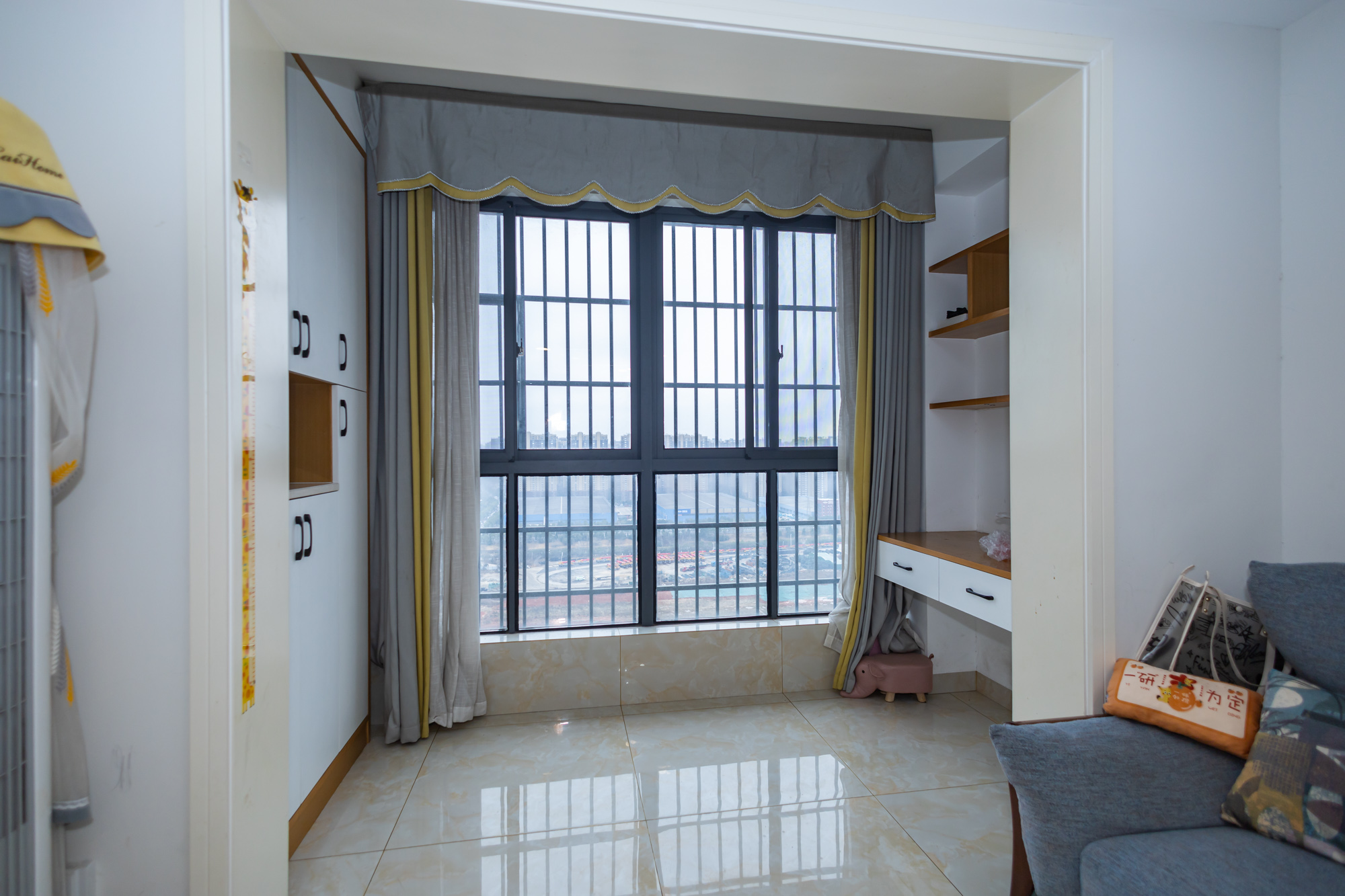 深业睿城 2室2厅1卫 56.8万 深业睿城 2室2厅1卫 56.8万阳台