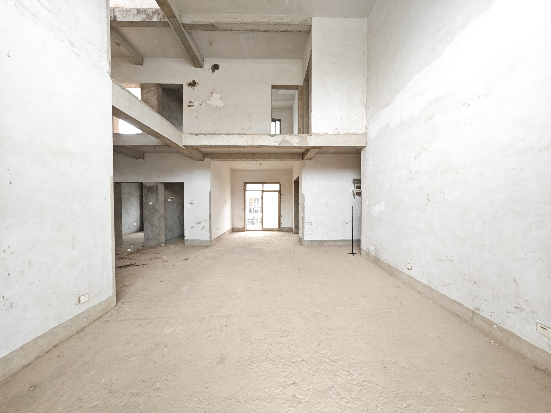 和顺苑(省公安厅单位房)  8室3厅4卫    420.0万 和顺苑(省公安厅单位房)  8室3厅4卫    420.0万客厅