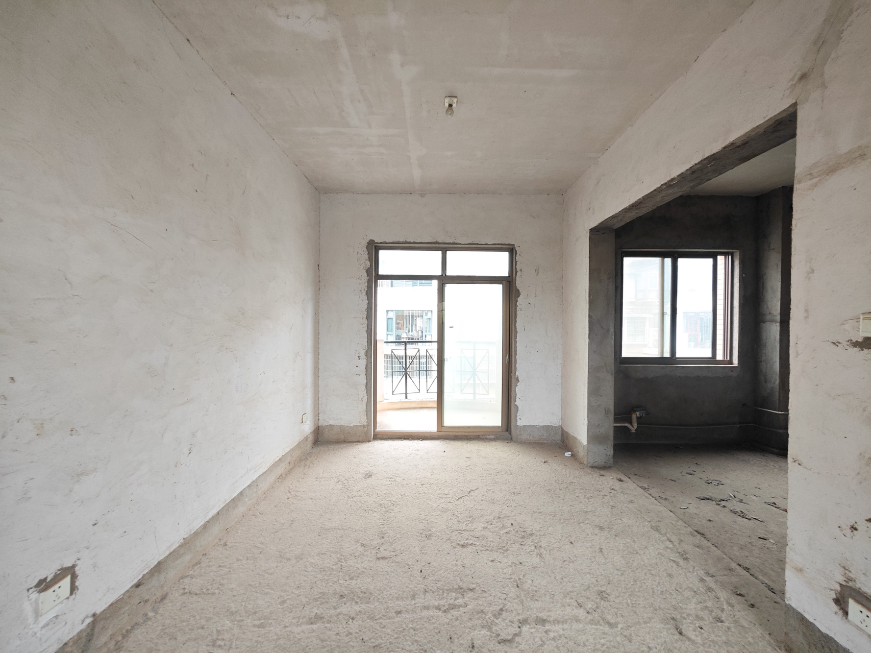 和顺苑(省公安厅单位房)  8室3厅4卫    420.0万 和顺苑(省公安厅单位房)  8室3厅4卫    420.0万客厅