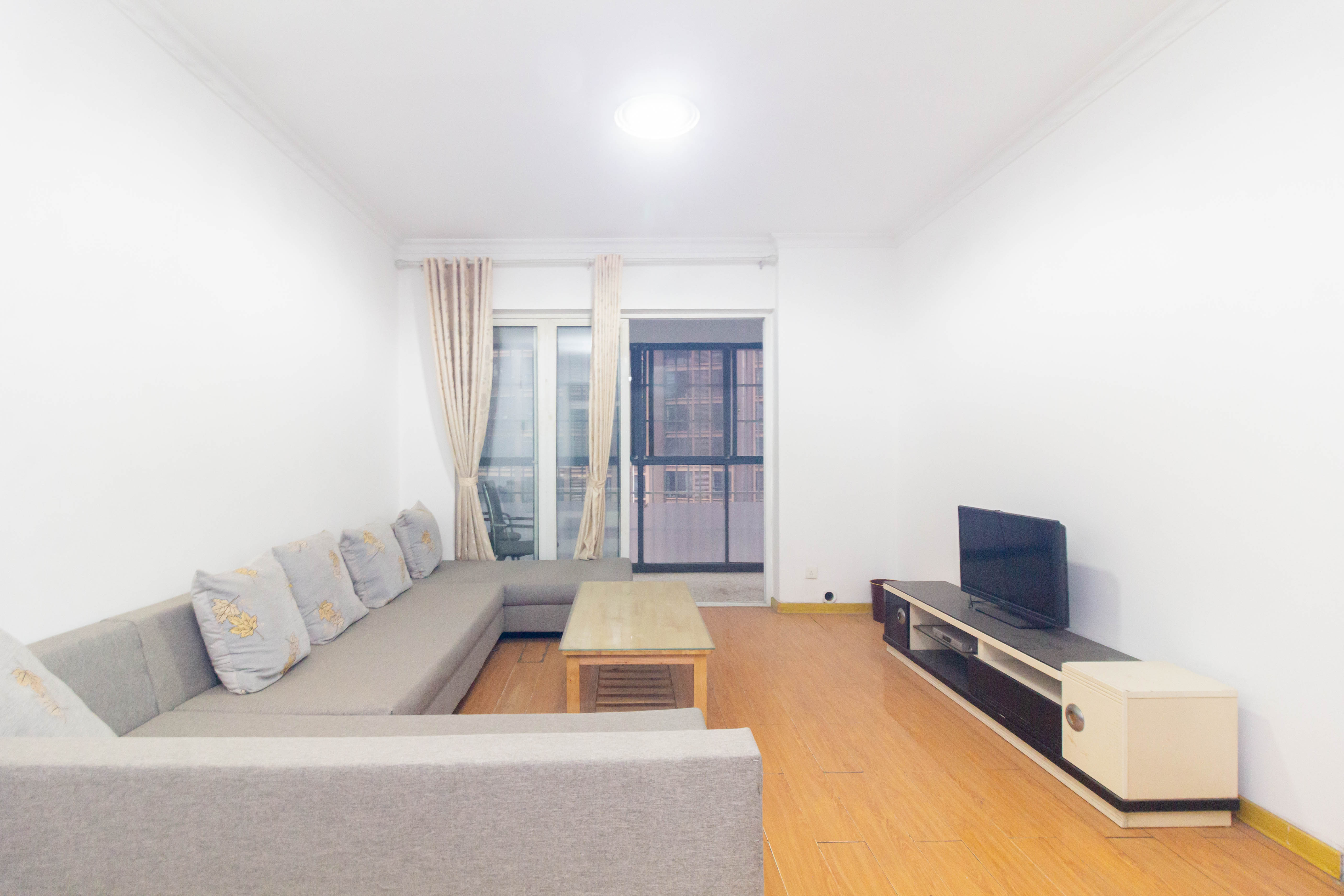 爵士湘 3室2厅1卫 68.8万 爵士湘 3室2厅1卫 68.8万客厅