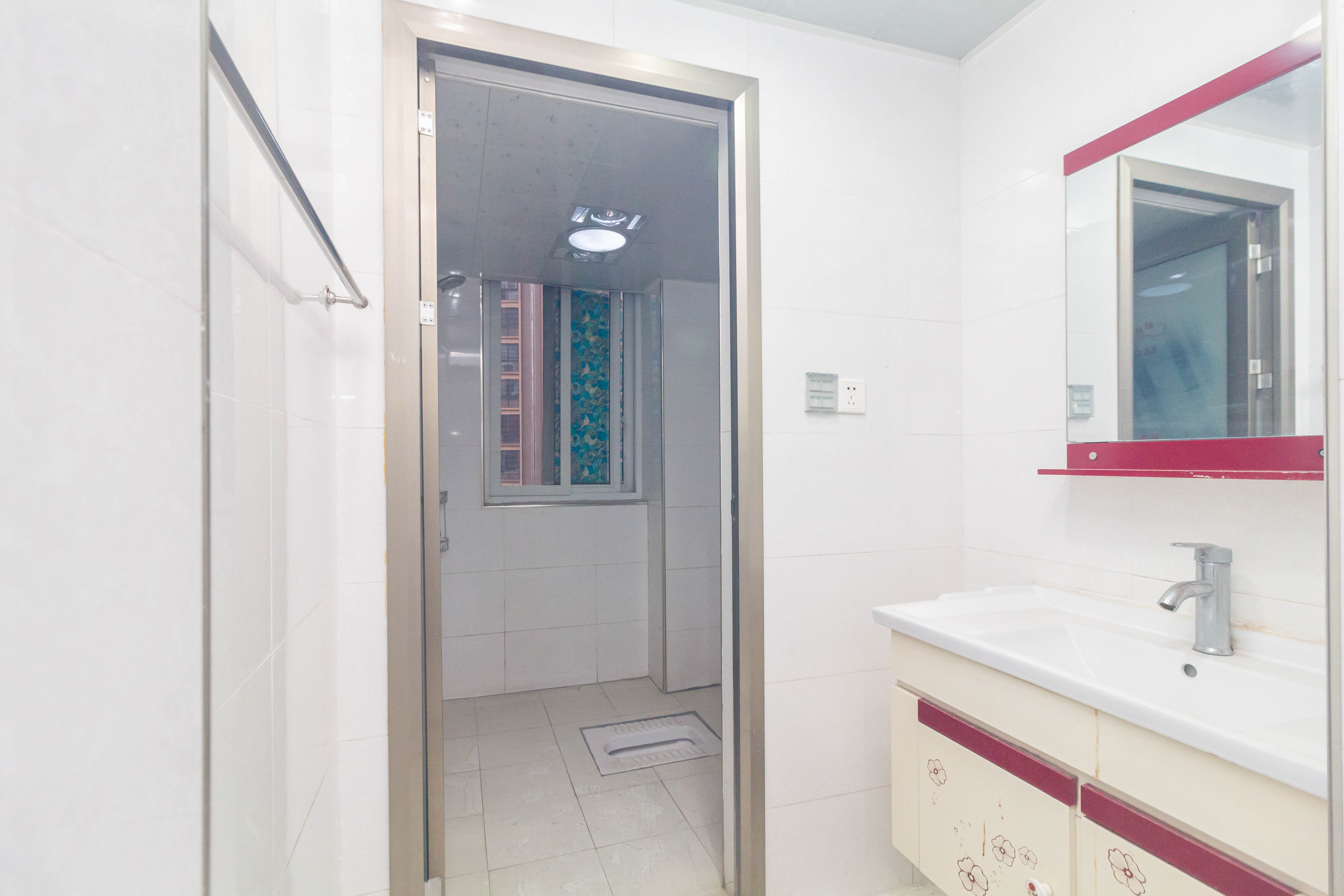 爵士湘 3室2厅1卫 68.8万 爵士湘 3室2厅1卫 68.8万卫生间