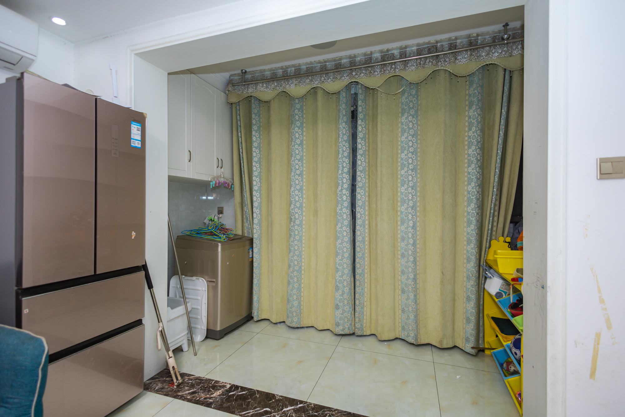 华润五彩城 3室2厅1卫 71.5万 华润五彩城 3室2厅1卫 71.5万阳台