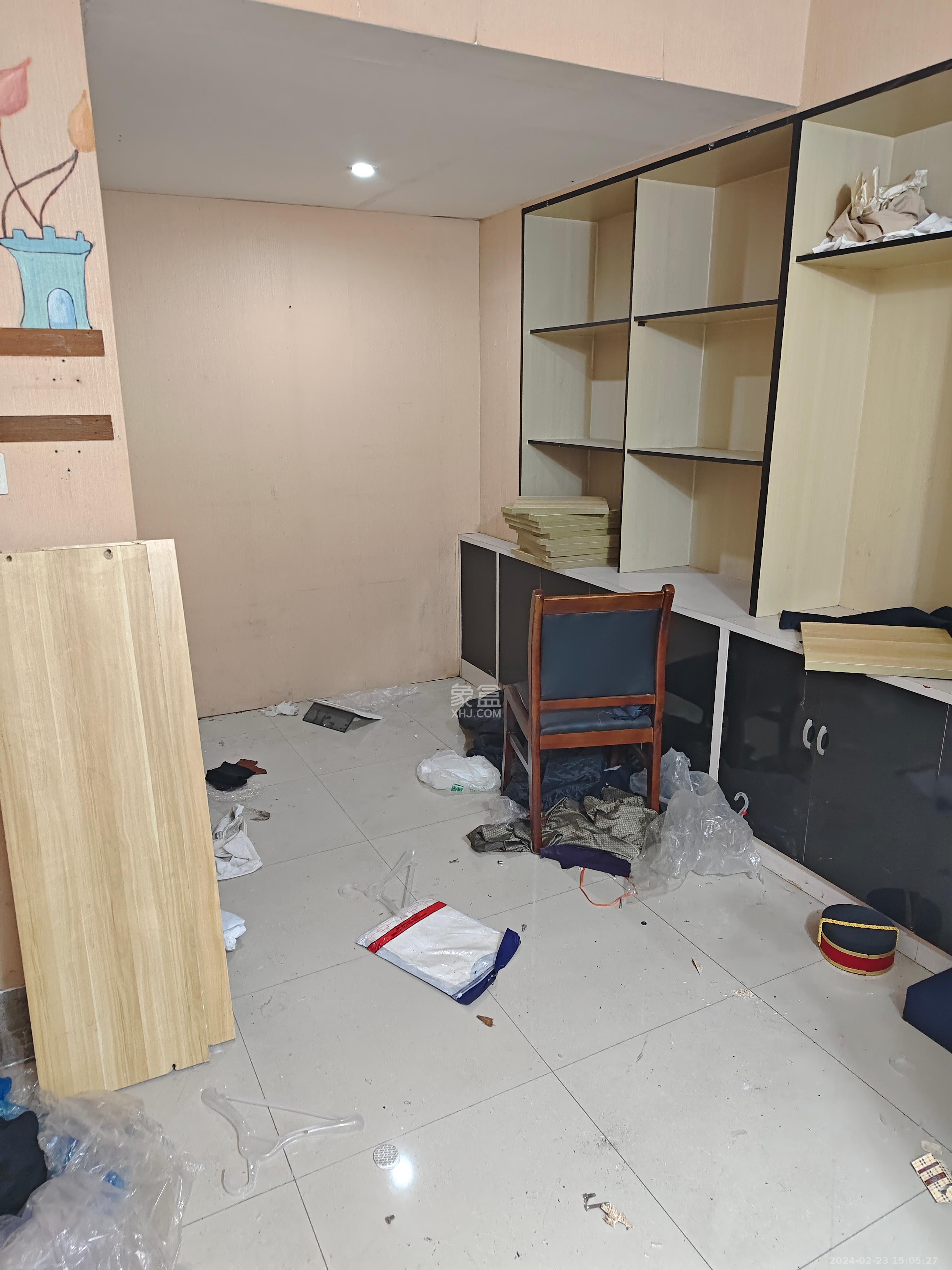 巧克力空间（建鸿达现代大厦）  1室1厅1卫   1200.00元/月室内图1