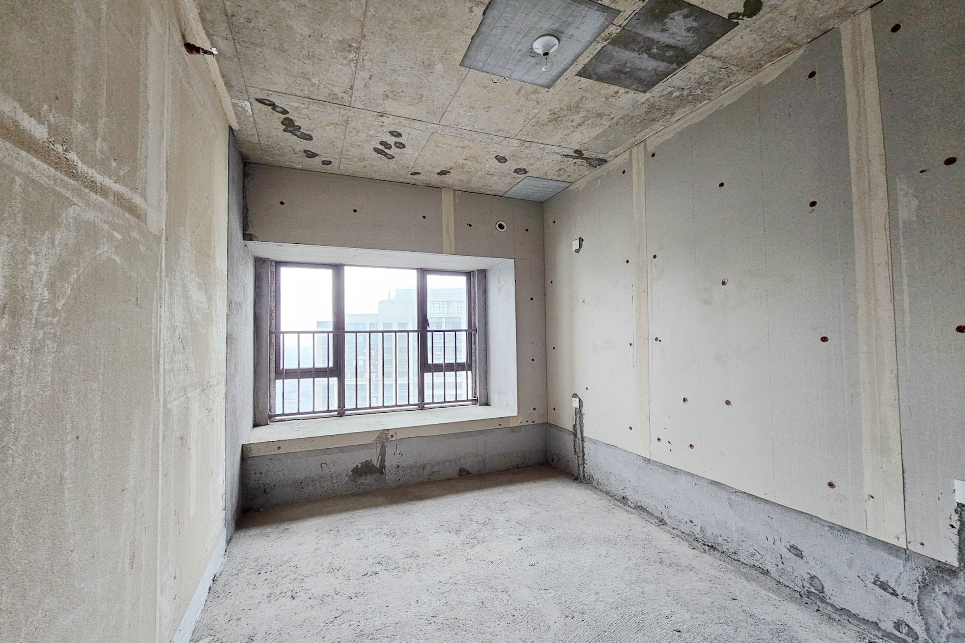 阳光城尚东湾凌云府  3室2厅2卫    114.0万卧室