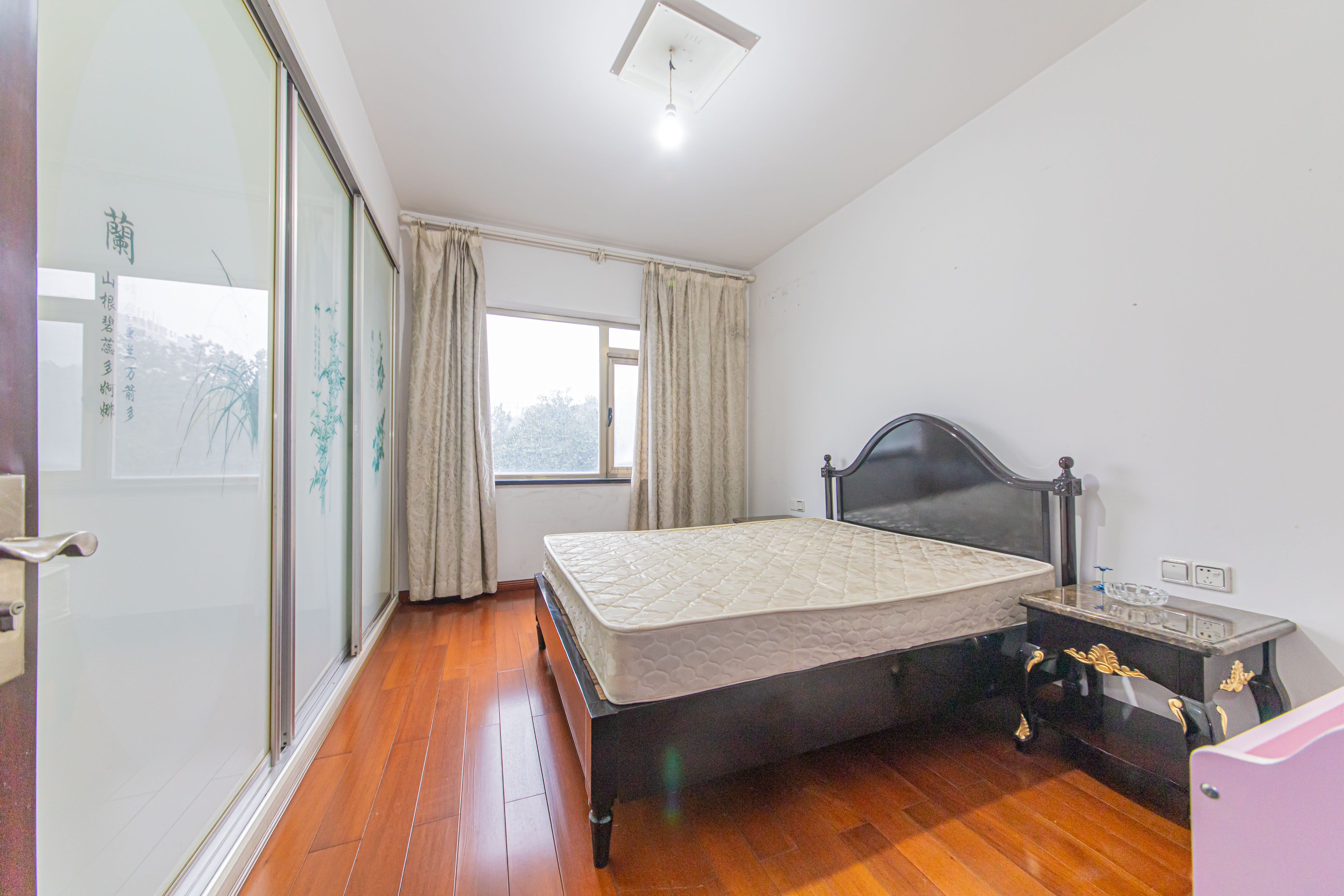 和合园(和桂园) 5室2厅1卫 323.0万 和合园(和桂园) 5室2厅1卫 323.0万卧室