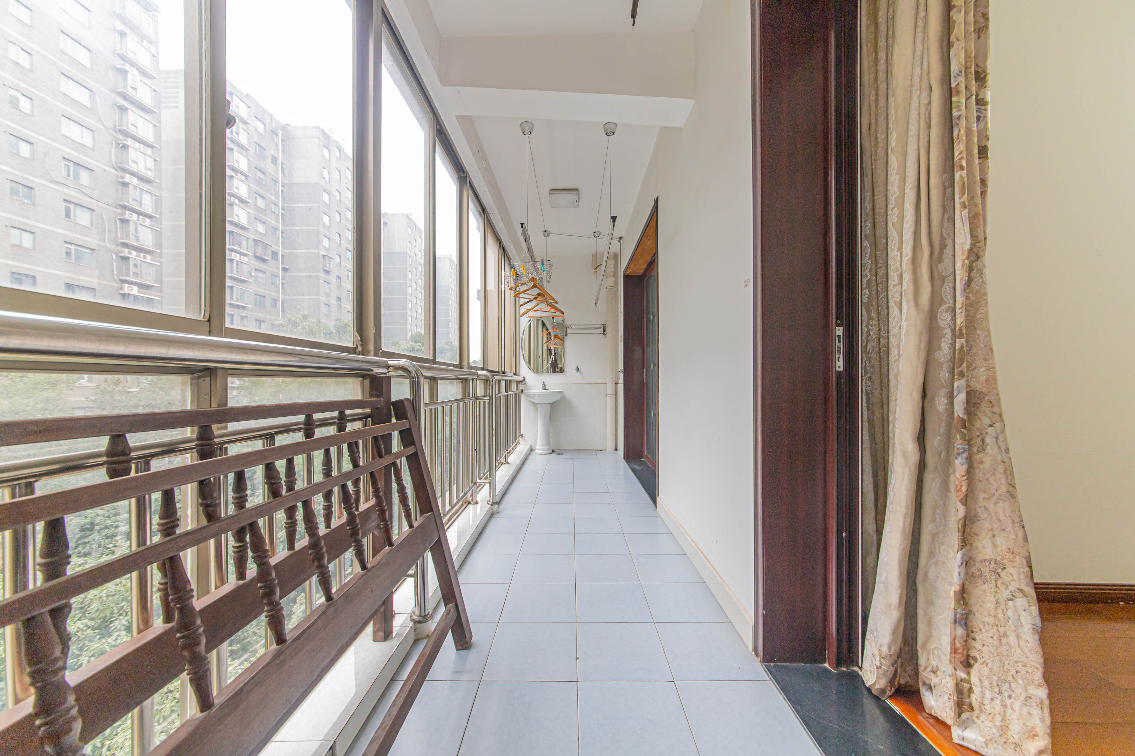 和合园(和桂园) 5室2厅1卫 323.0万 和合园(和桂园) 5室2厅1卫 323.0万阳台