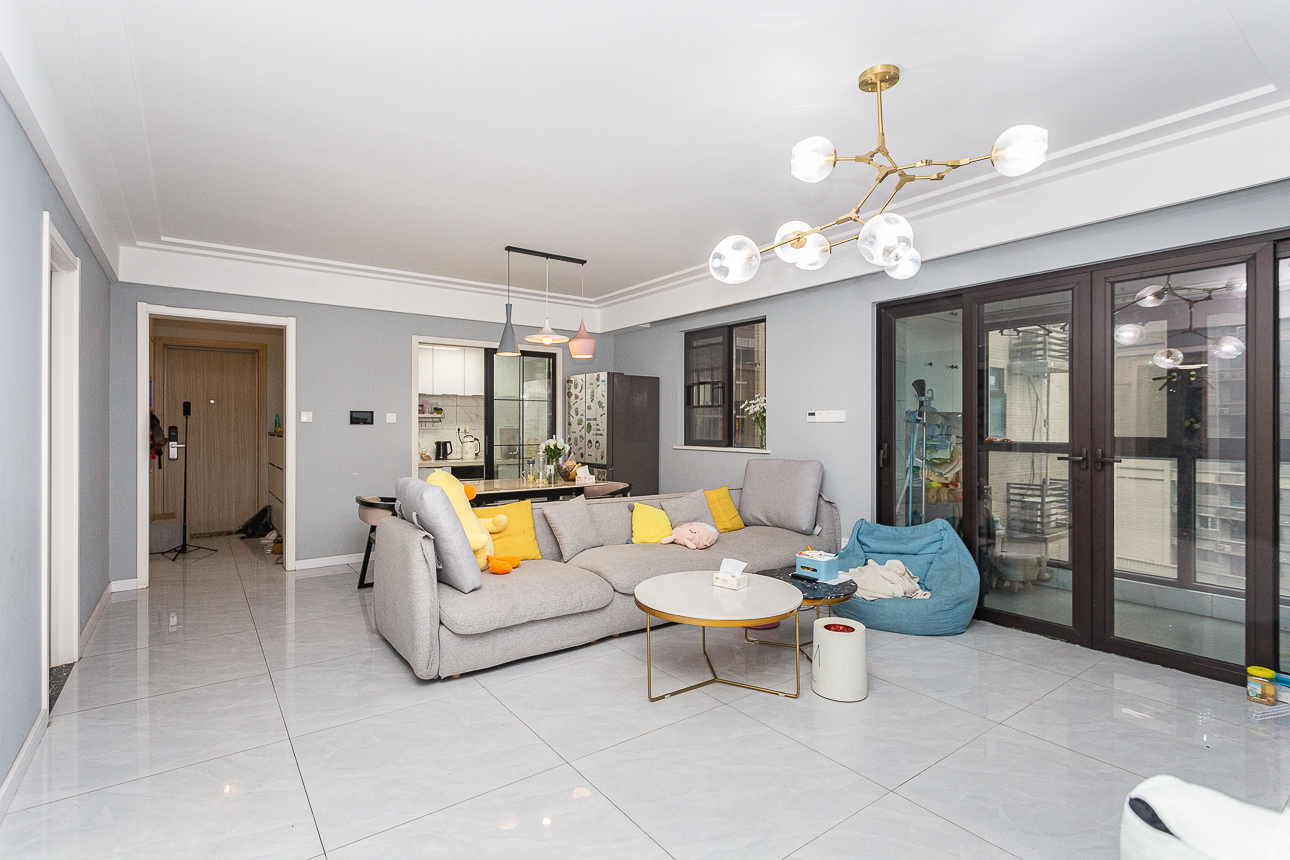 时代倾城三期  4室2厅1卫    128.0万 时代倾城三期  4室2厅1卫    128.0万客厅