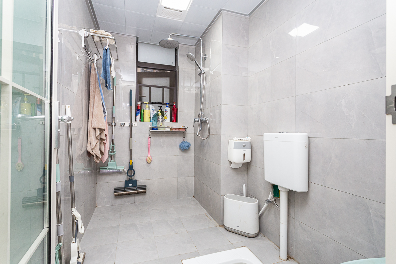 时代倾城三期  4室2厅1卫    128.0万 时代倾城三期  4室2厅1卫    128.0万卫生间