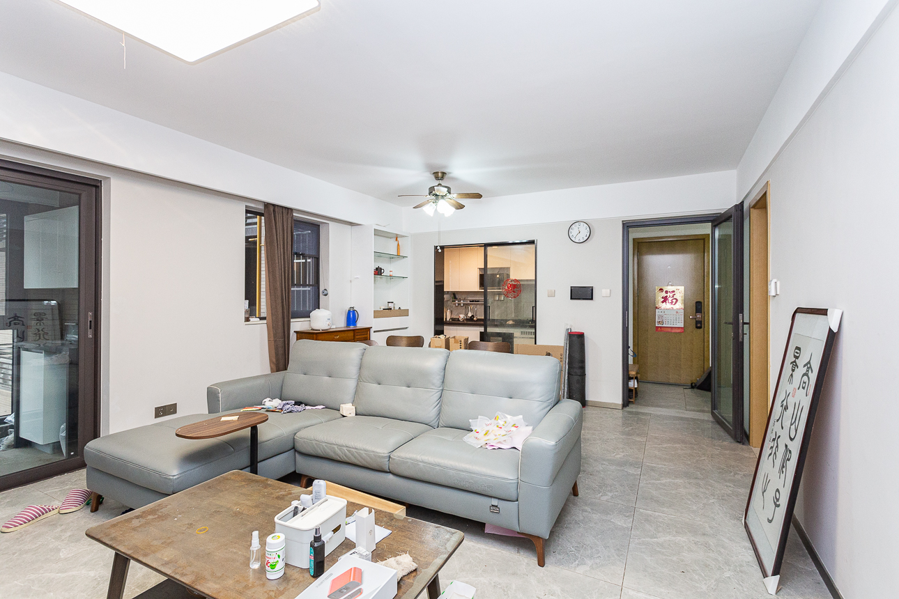 时代倾城四期 3室2厅2卫 78.0万 时代倾城四期 3室2厅2卫 78.0万客厅