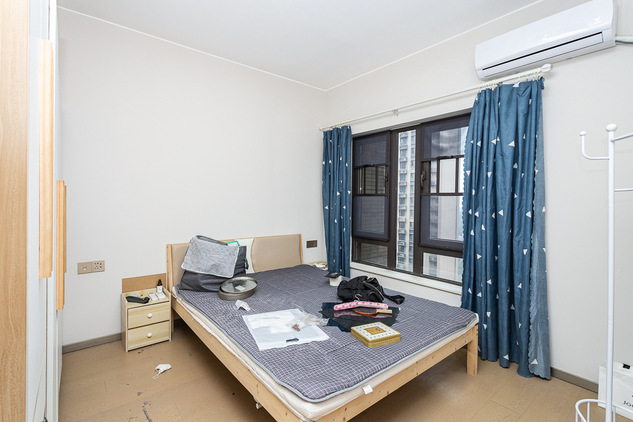 时代倾城四期 3室2厅2卫 78.0万 时代倾城四期 3室2厅2卫 78.0万卧室