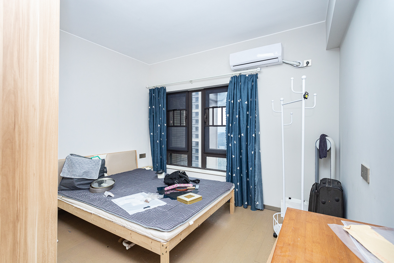 时代倾城四期 3室2厅2卫 78.0万 时代倾城四期 3室2厅2卫 78.0万卧室