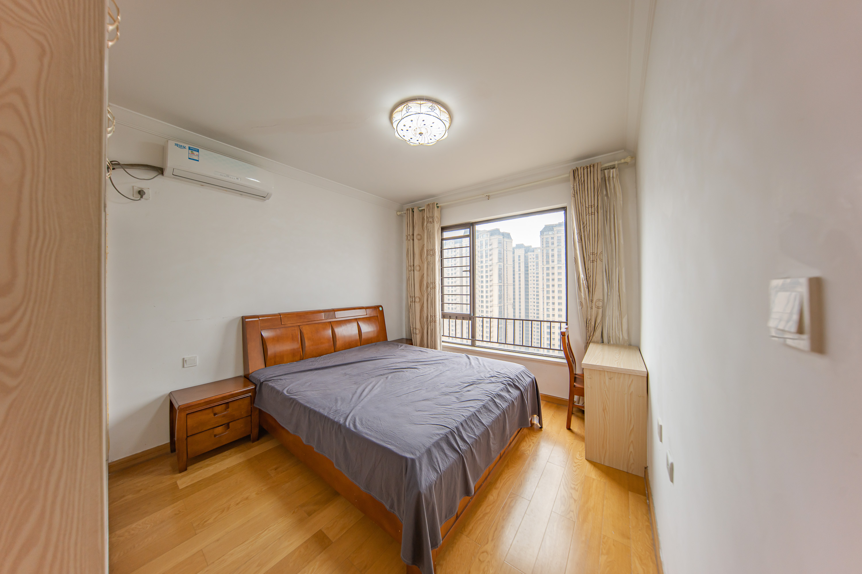 中海国际四期  3室2厅1卫    83.99万卧室