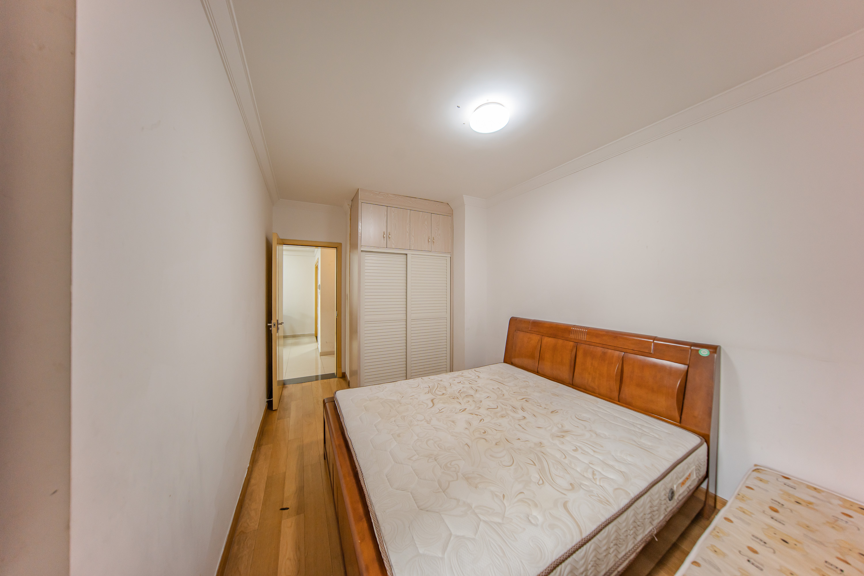 中海国际四期  3室2厅1卫    83.99万卧室