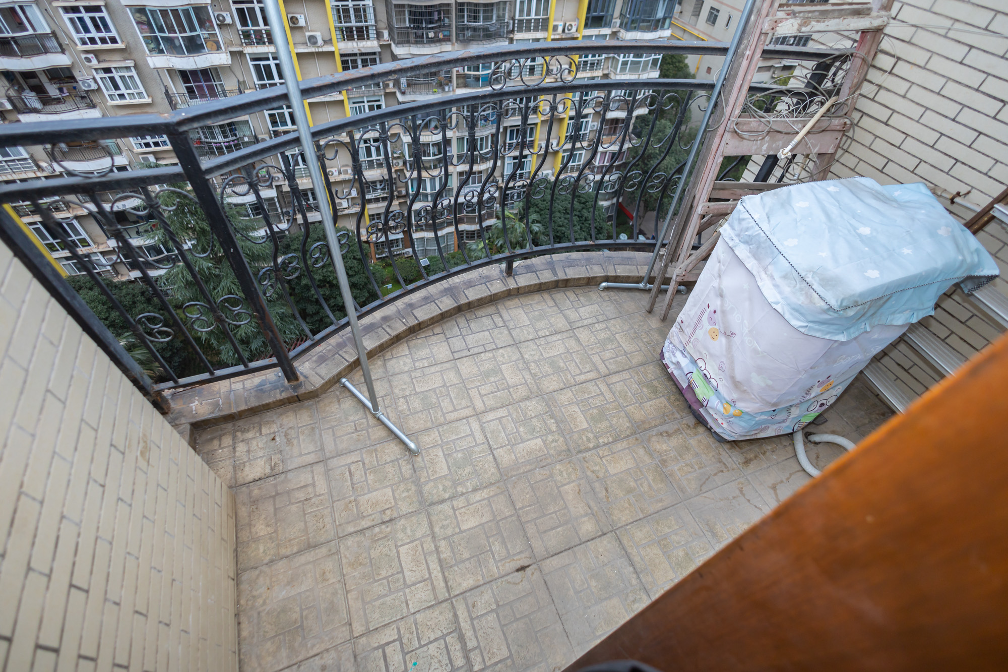 楚天家园 3室2厅2卫 55.0万 楚天家园 3室2厅2卫 55.0万阳台