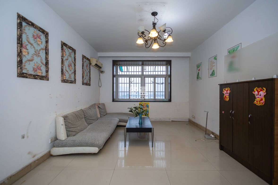 湘绣城 3室2厅2卫 40.8万 湘绣城 3室2厅2卫 40.8万客厅