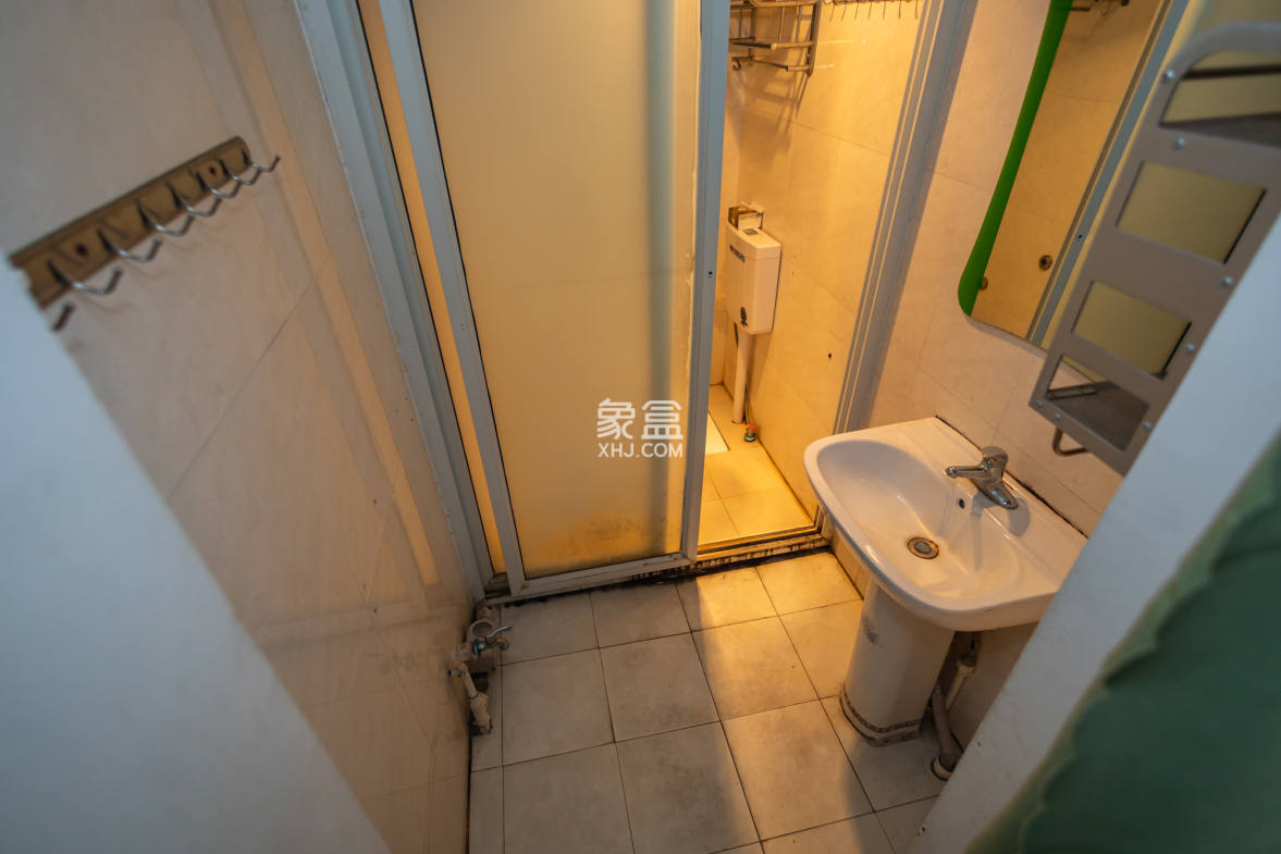 湘绣城 3室2厅2卫 40.8万 湘绣城 3室2厅2卫 40.8万卫生间