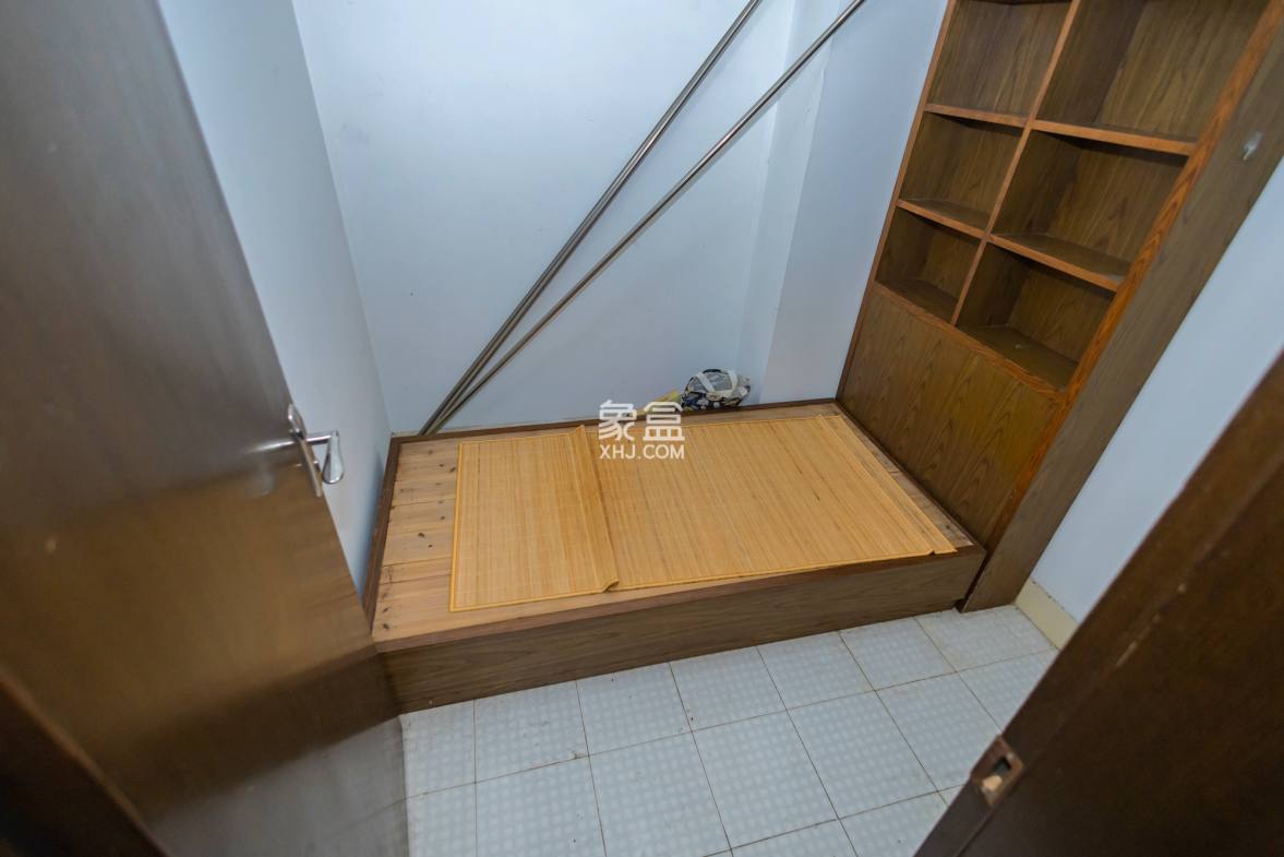 湘绣城 3室2厅2卫 40.8万 湘绣城 3室2厅2卫 40.8万卧室