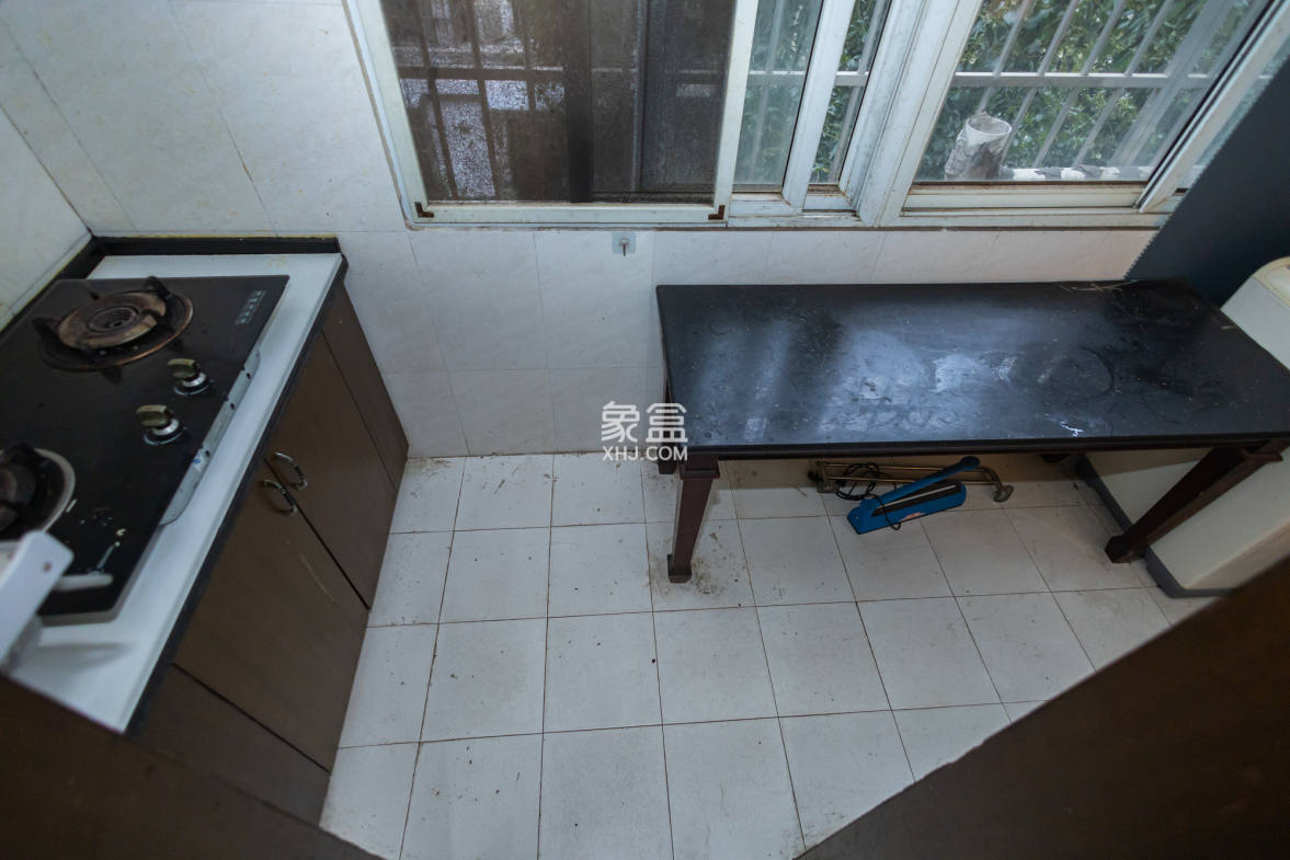 湘绣城 3室2厅2卫 40.8万 湘绣城 3室2厅2卫 40.8万阳台