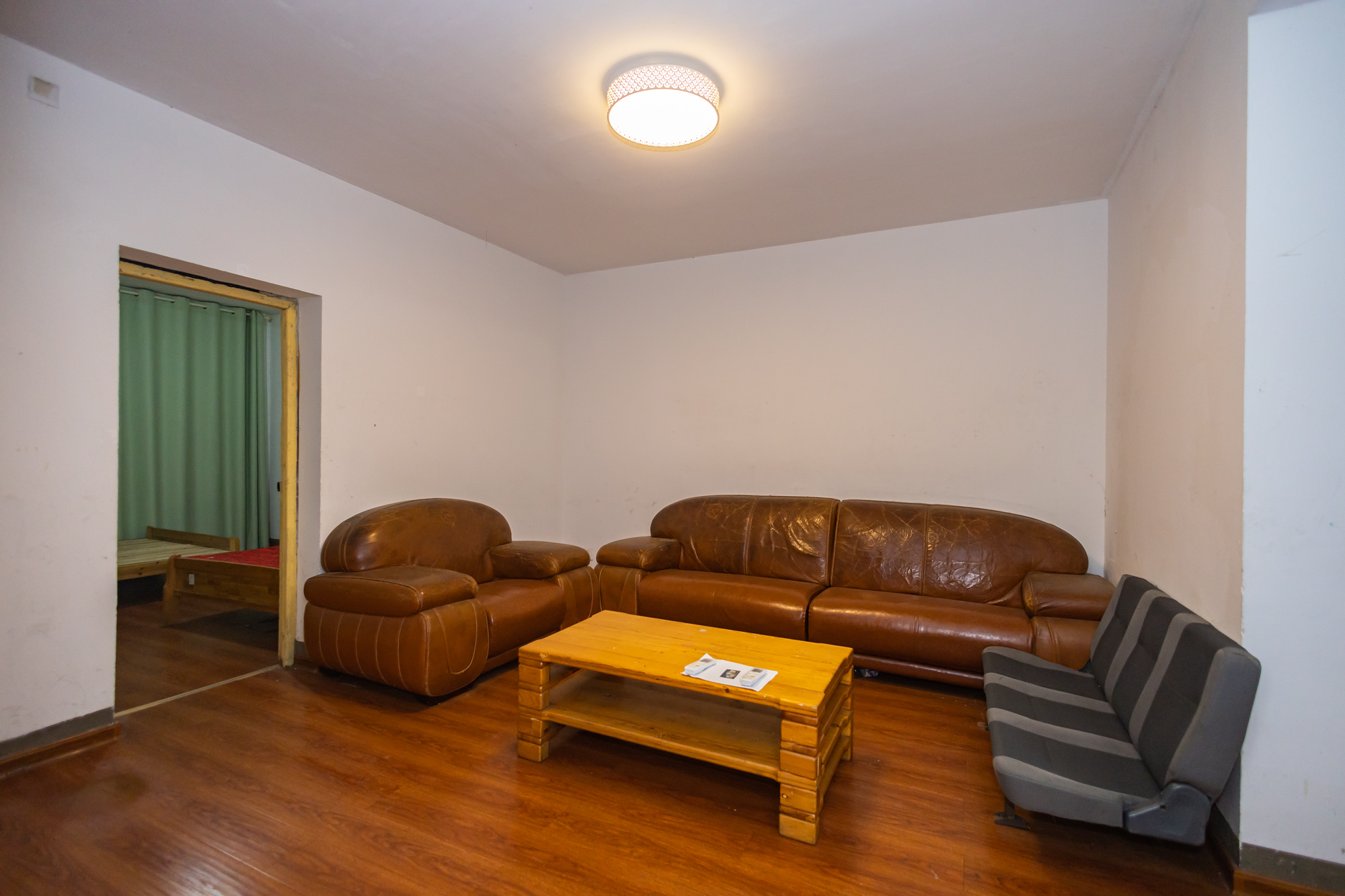 中南汽车世界  2室2厅1卫    30.8万 中南汽车世界  2室2厅1卫    30.8万客厅