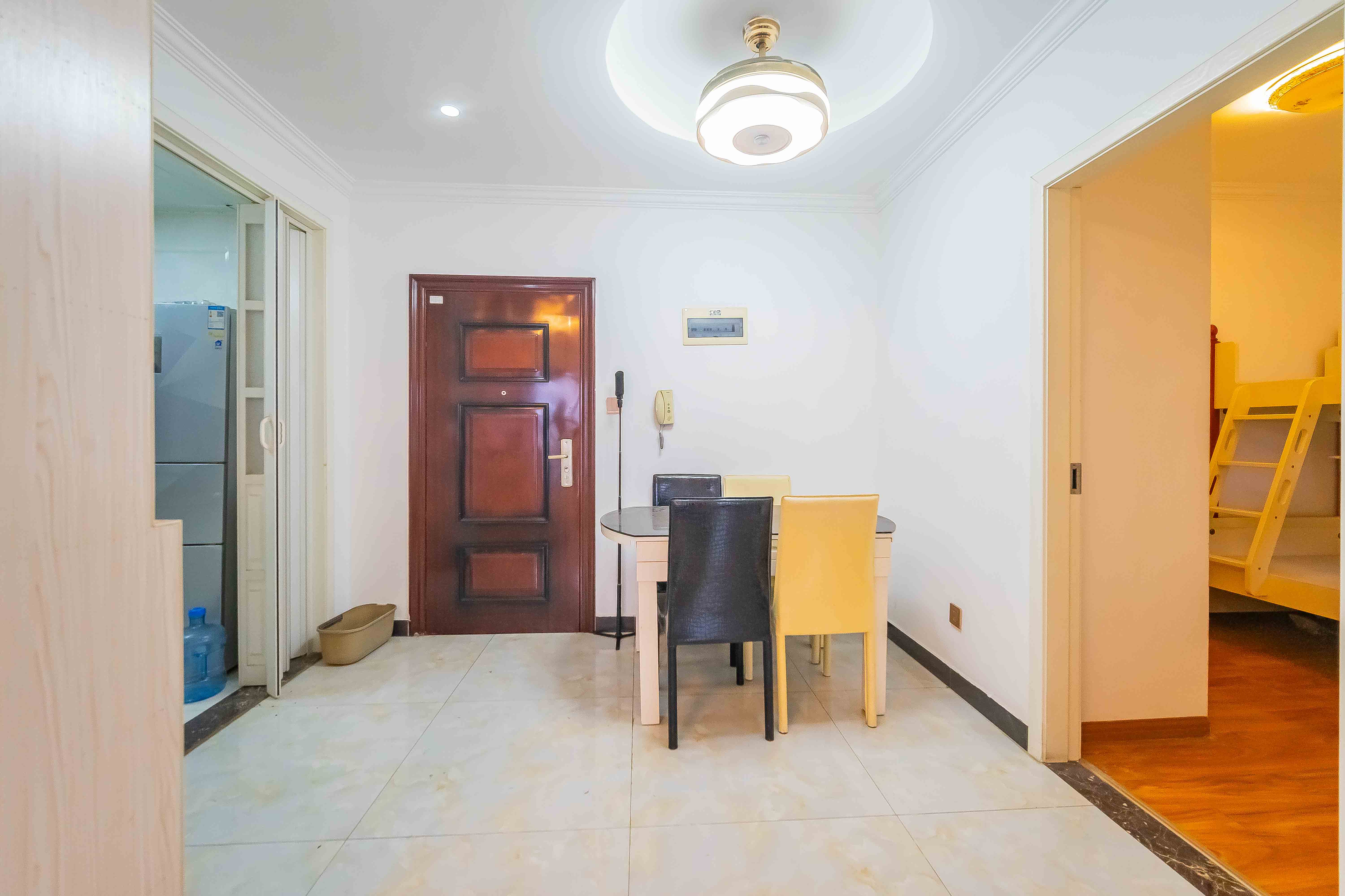 叠彩兰亭  2室2厅1卫    66.8万客厅