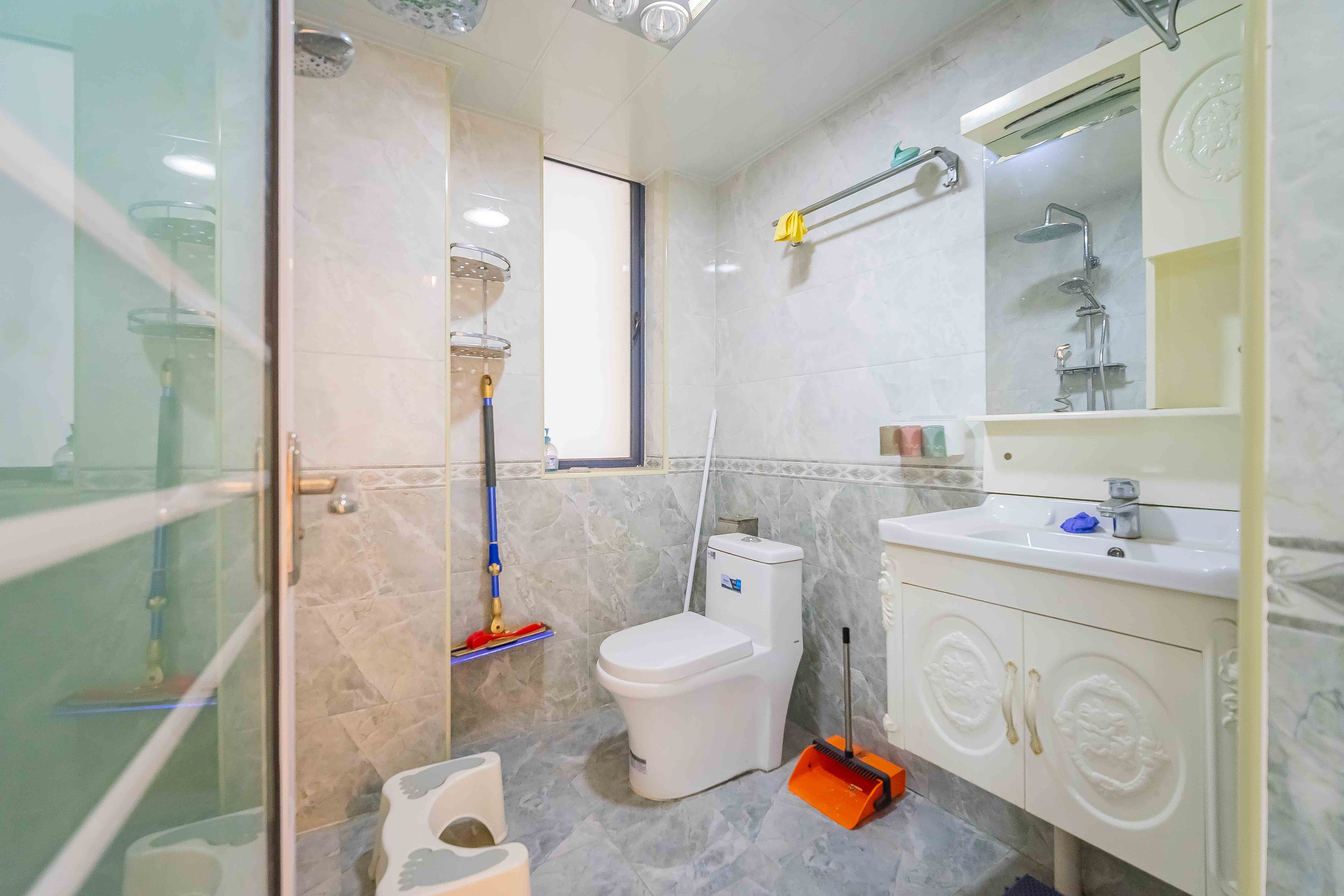 叠彩兰亭  2室2厅1卫    66.8万卫生间