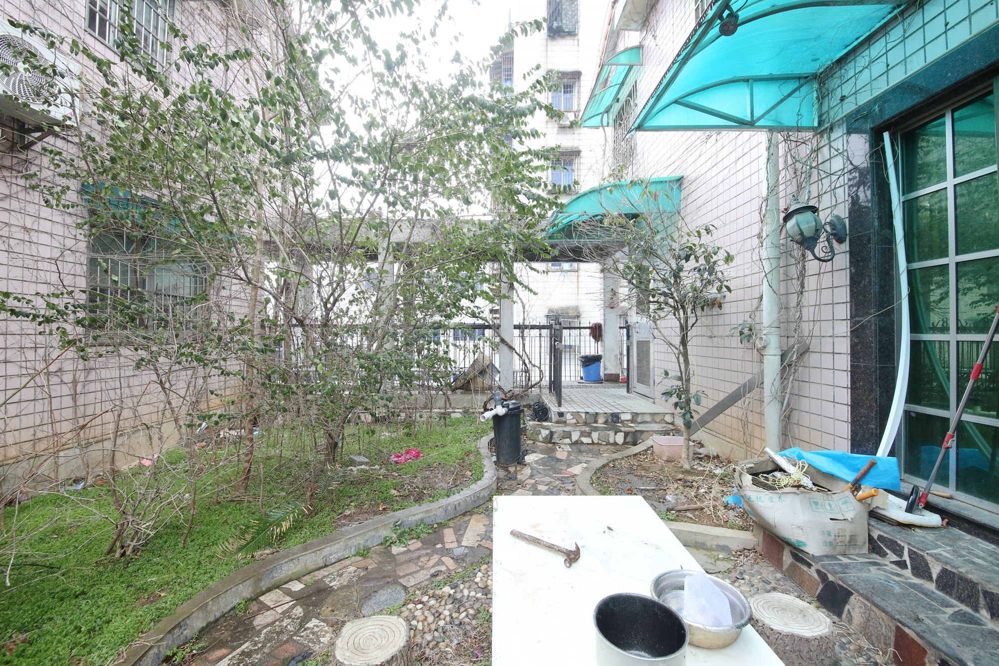 盾华实业（盾华商住楼）  3室2厅2卫   102.00万其他