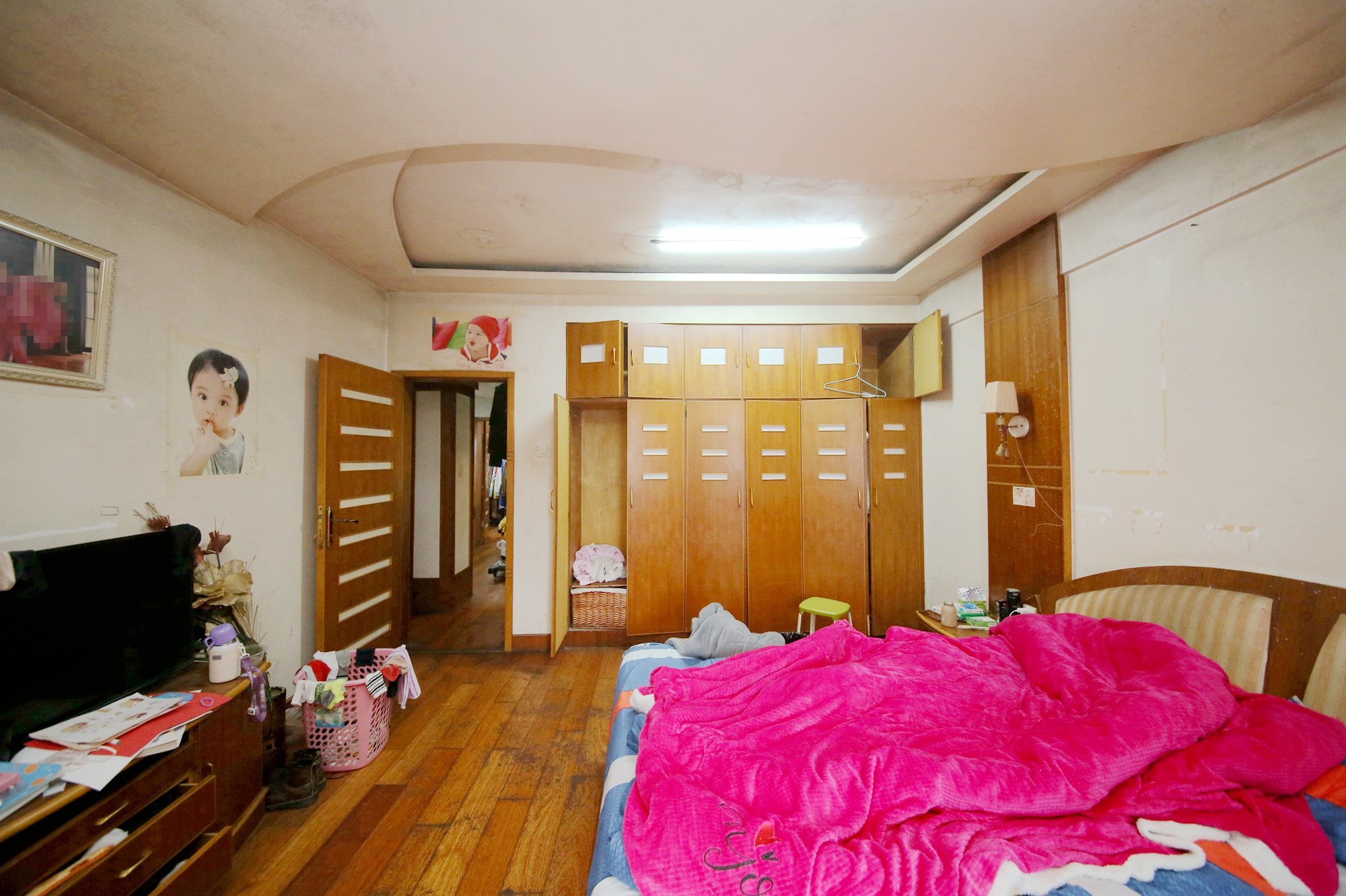 盾华实业（盾华商住楼）  3室2厅2卫   102.00万卧室