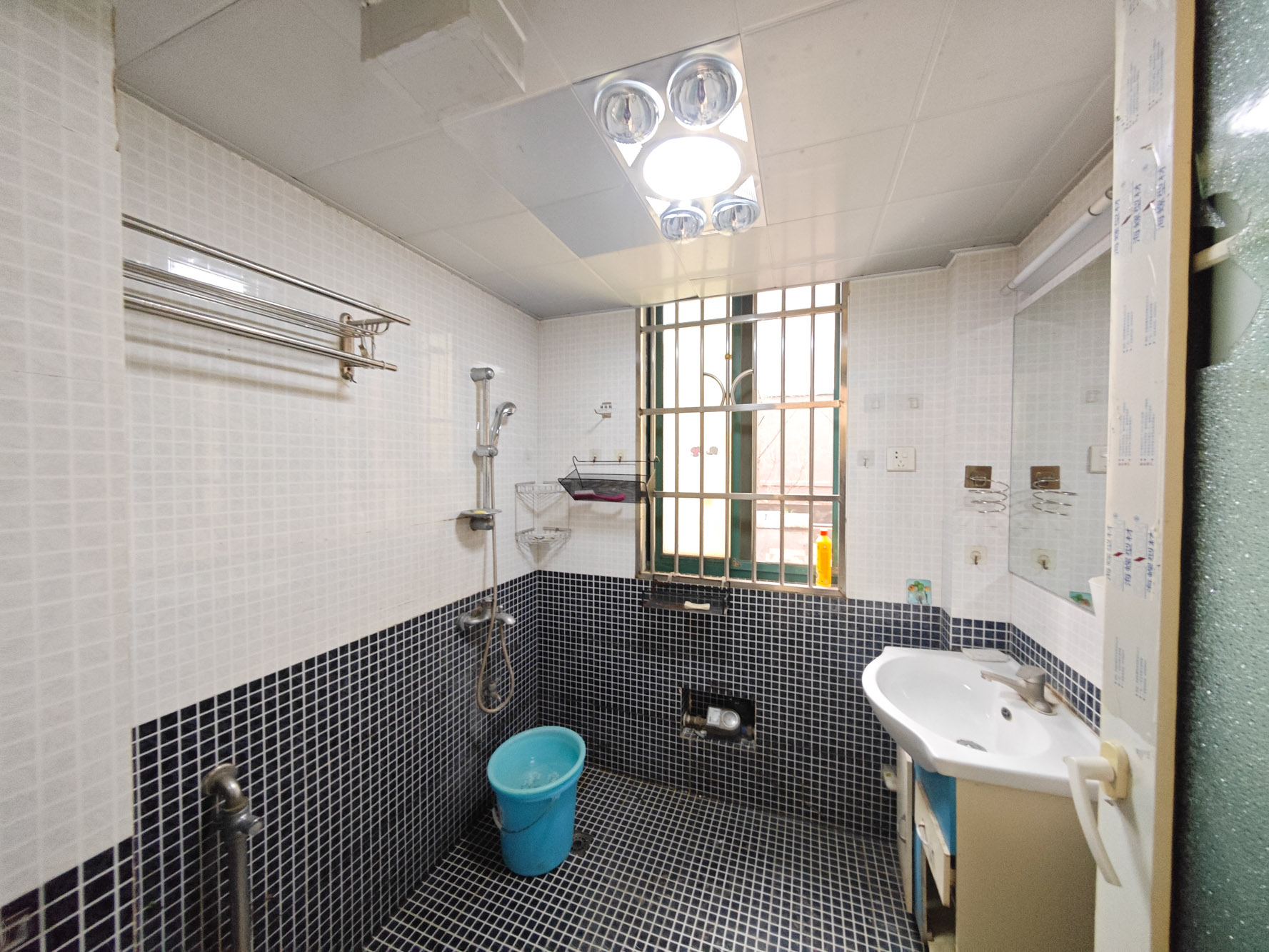 华盛世纪新城 2室2厅1卫 64.8万 华盛世纪新城 2室2厅1卫 64.8万卫生间