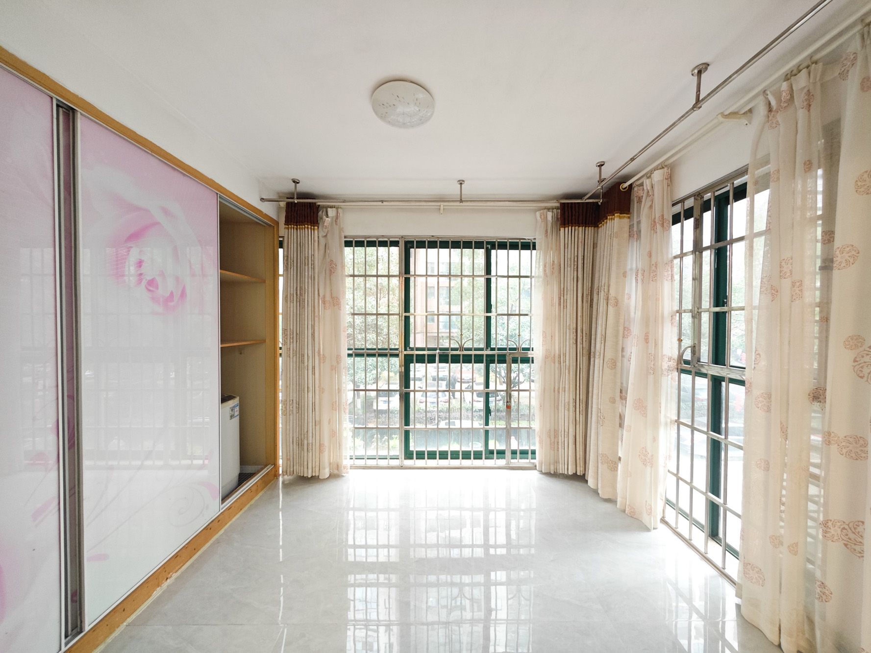 华盛世纪新城 2室2厅1卫 64.8万 华盛世纪新城 2室2厅1卫 64.8万阳台