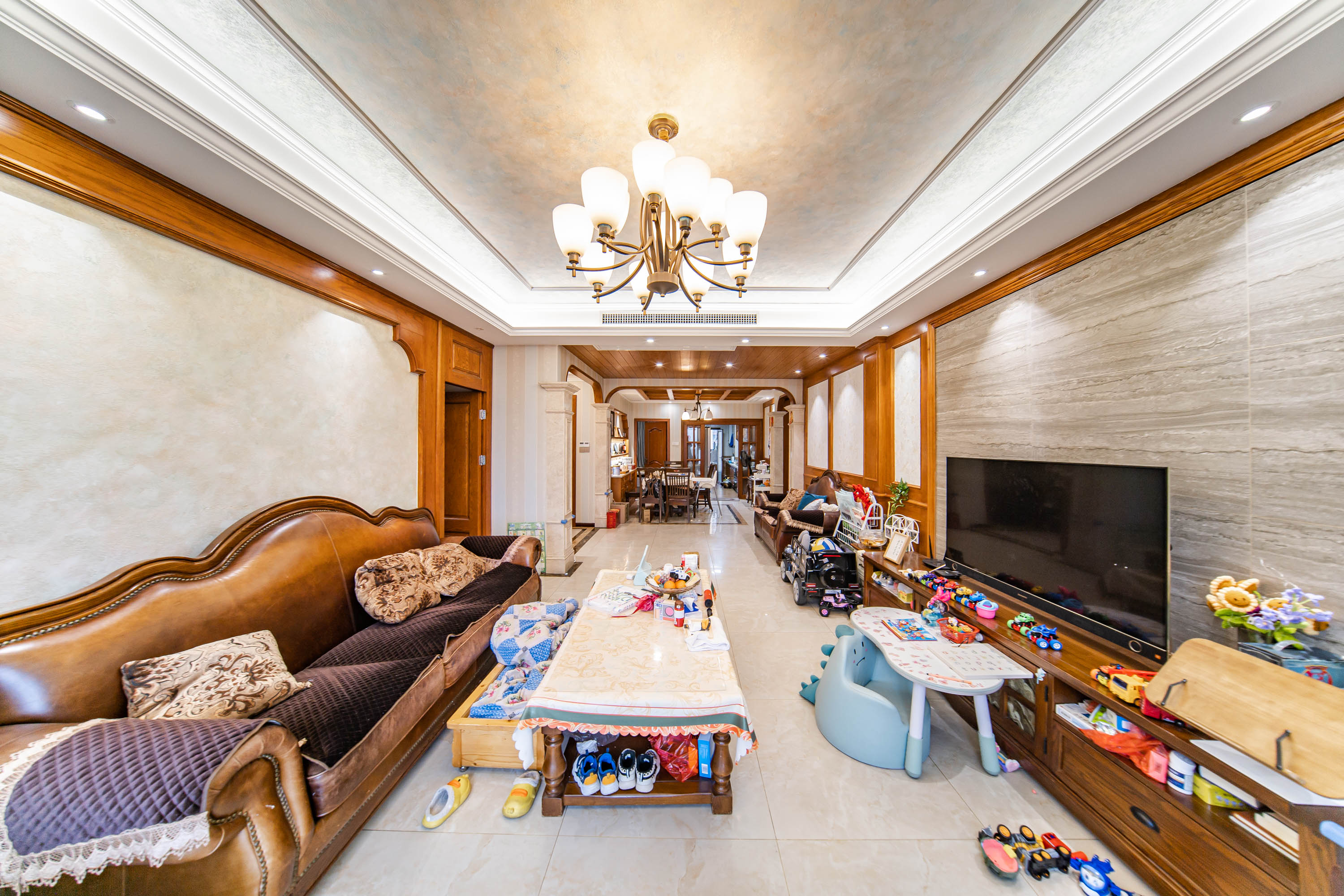 兰亭湾畔  4室2厅1卫    245.0万 兰亭湾畔  4室2厅1卫    245.0万客厅