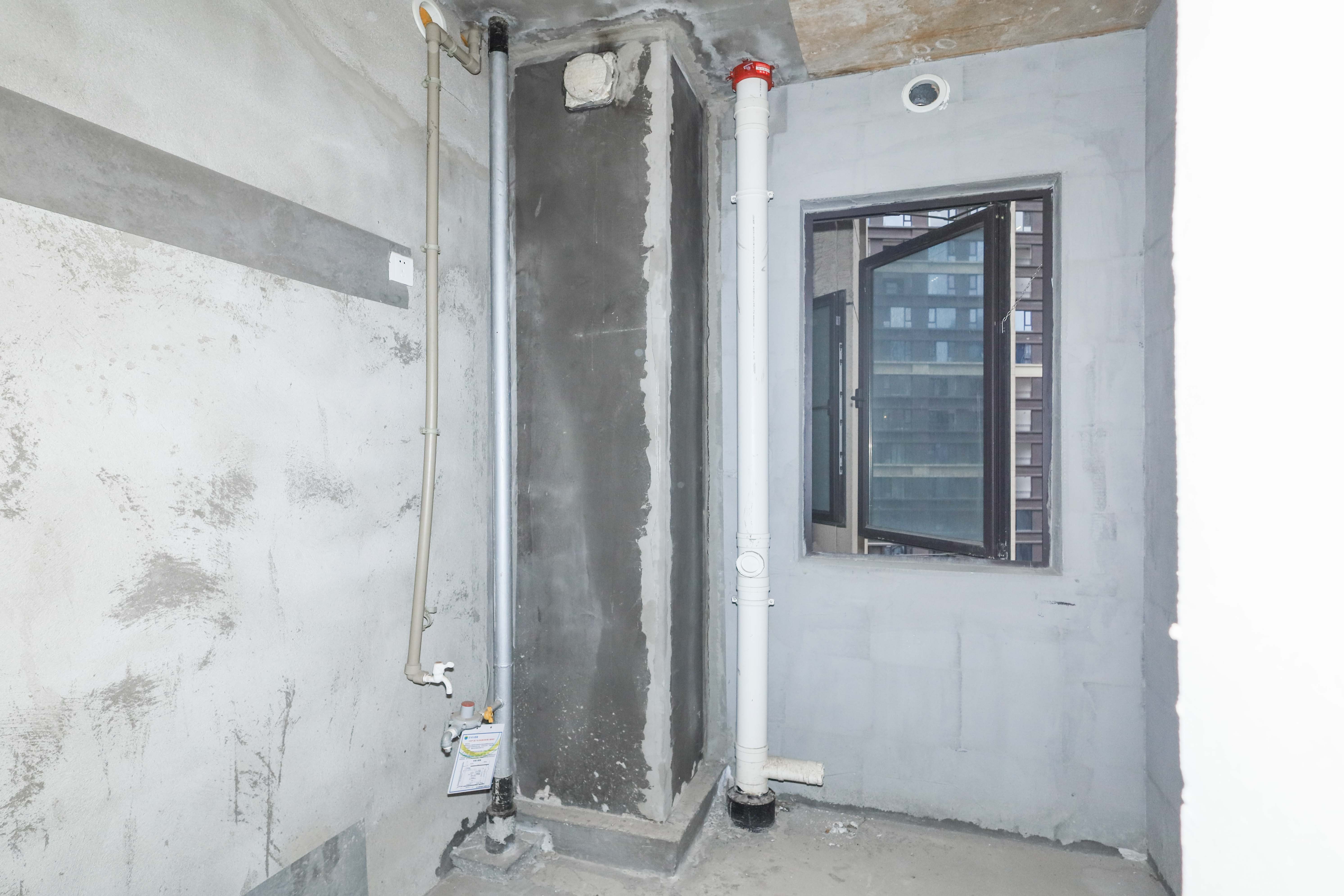 建发央著  4室2厅2卫   230.00万厨房