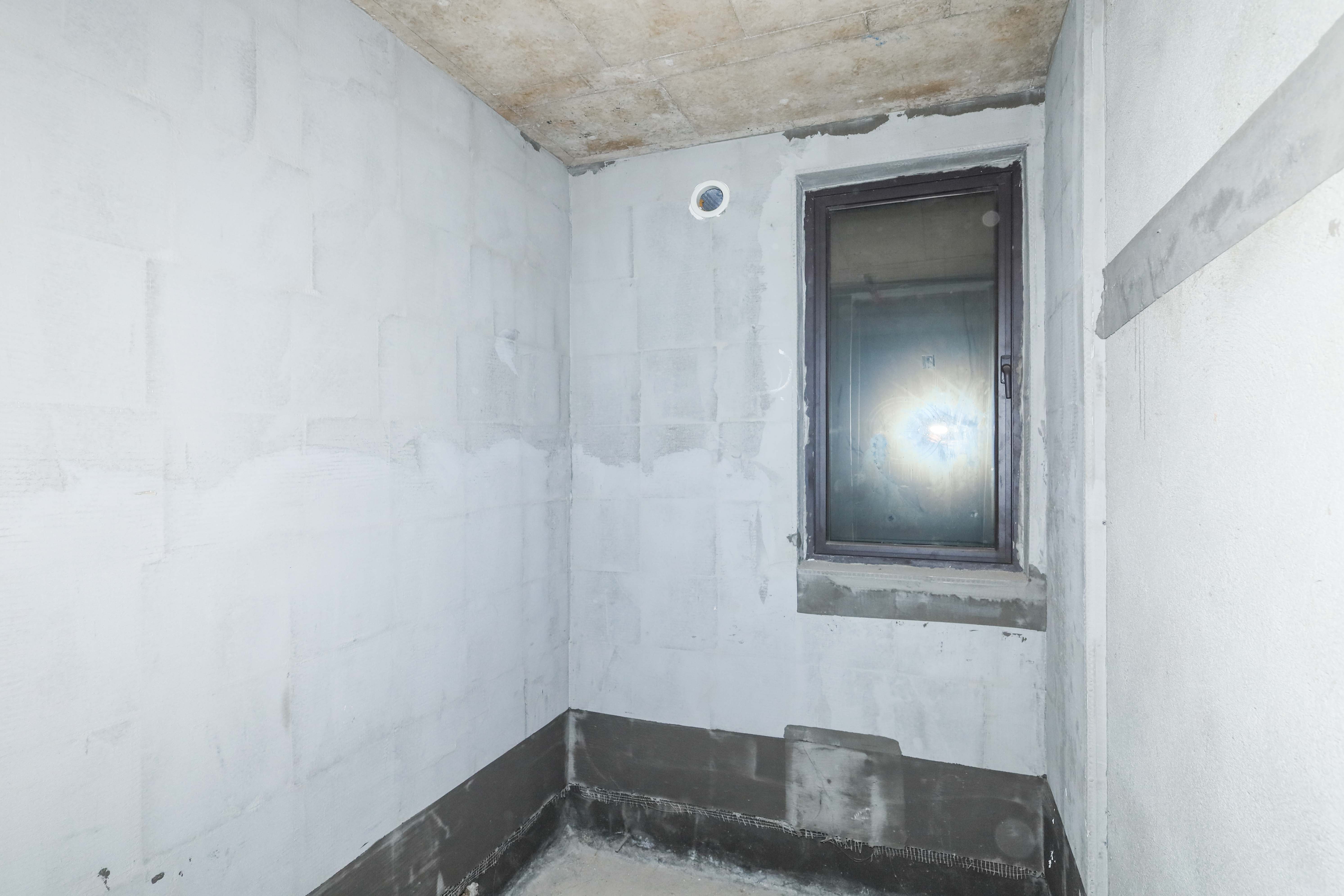 建发央著  4室2厅2卫   230.00万卫生间