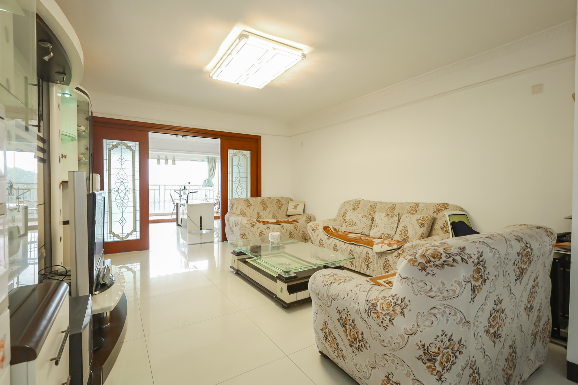 枫树园 4室2厅2卫 182.0万 枫树园 4室2厅2卫 182.0万客厅