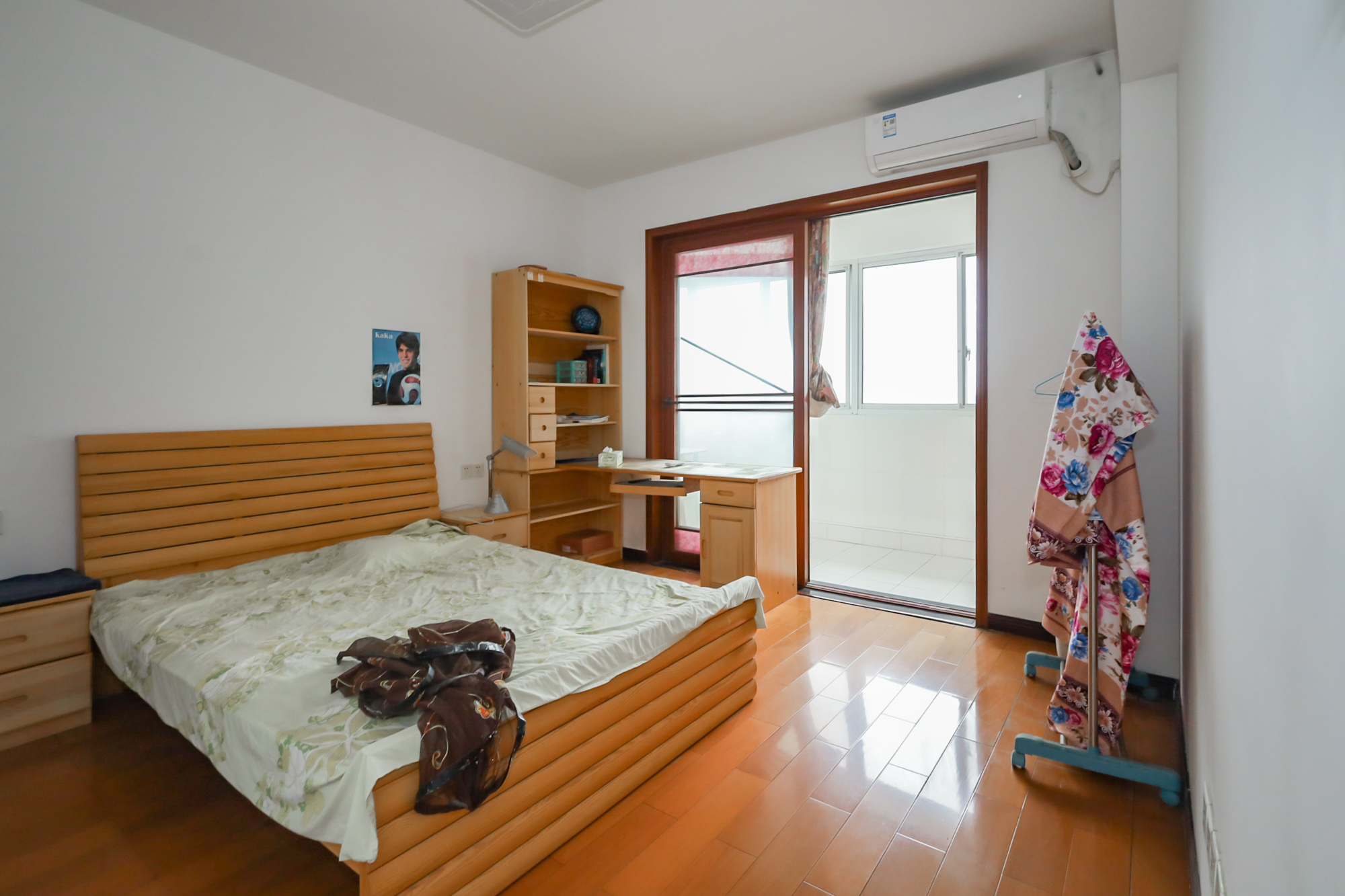 枫树园 4室2厅2卫 182.0万 枫树园 4室2厅2卫 182.0万卧室