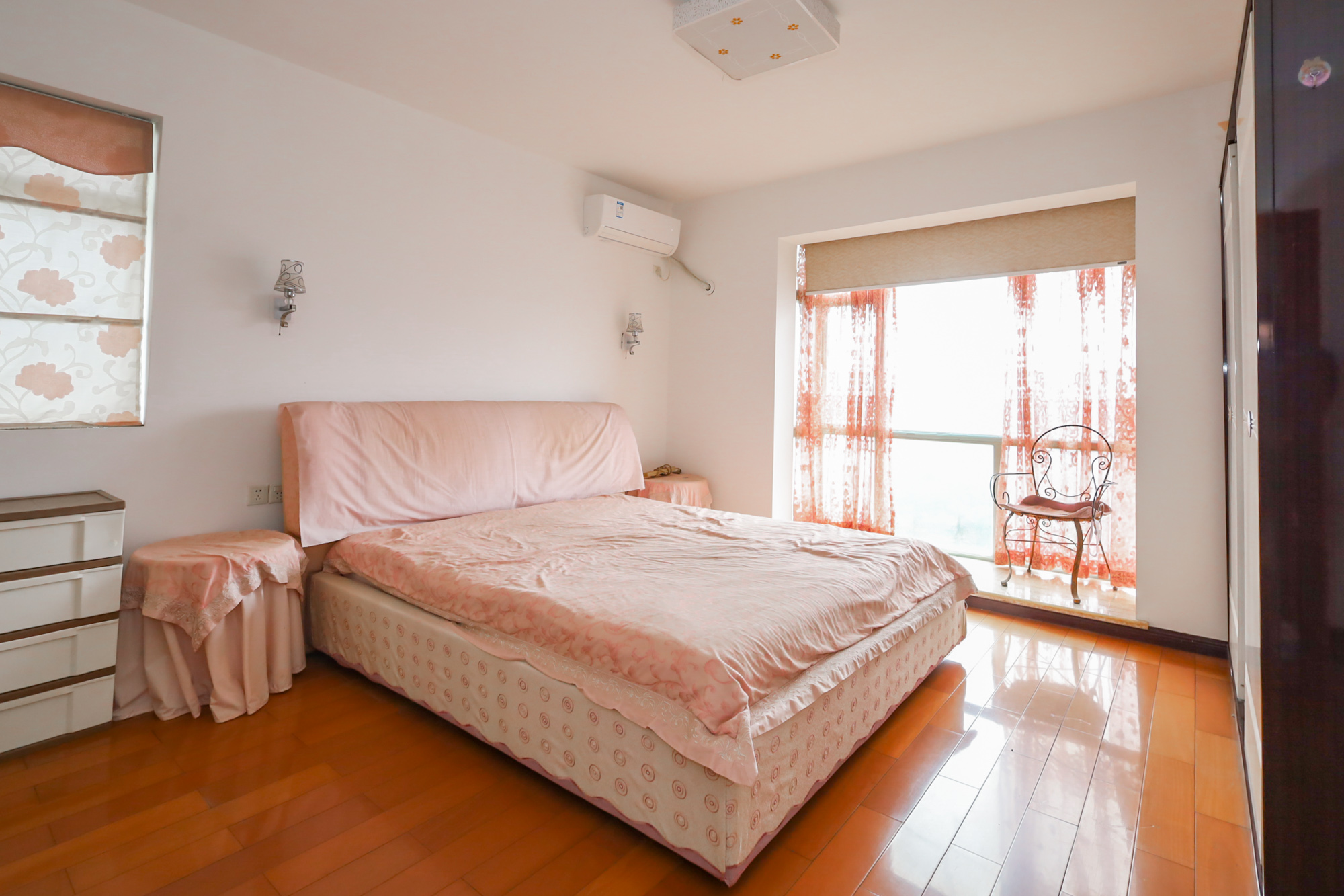 枫树园 4室2厅2卫 182.0万 枫树园 4室2厅2卫 182.0万卧室