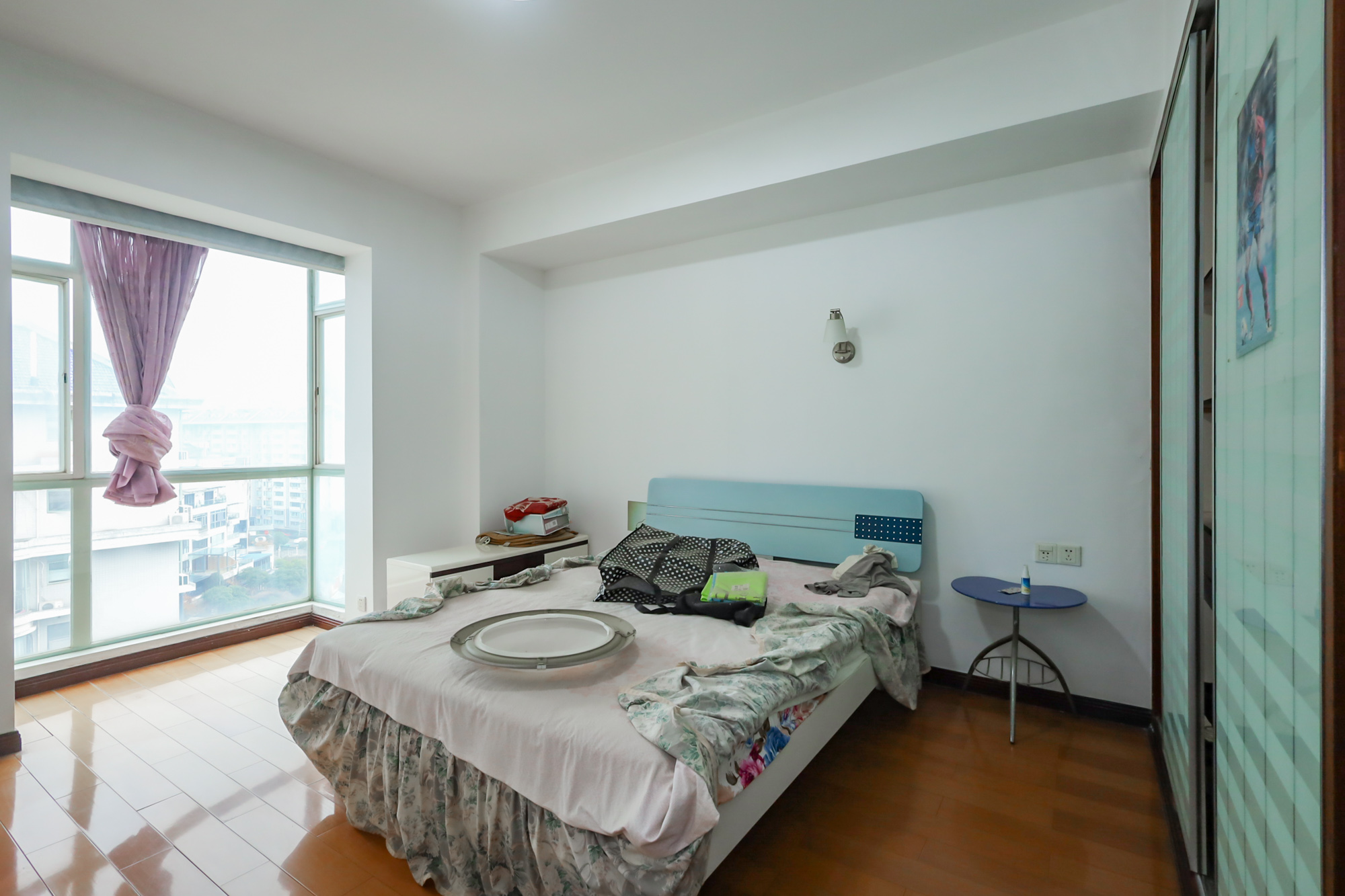 枫树园 4室2厅2卫 182.0万 枫树园 4室2厅2卫 182.0万卧室