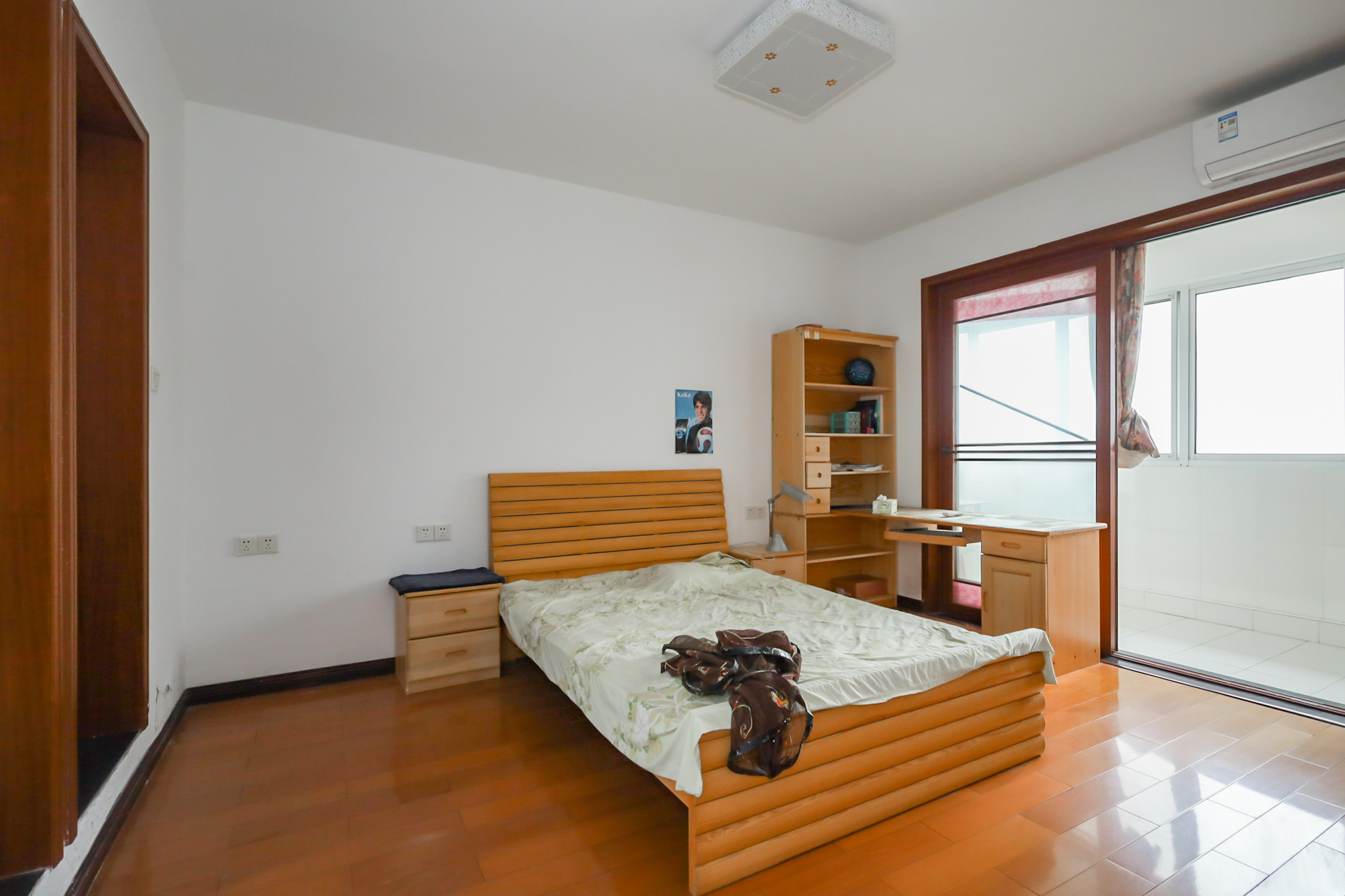 枫树园 4室2厅2卫 182.0万 枫树园 4室2厅2卫 182.0万卧室