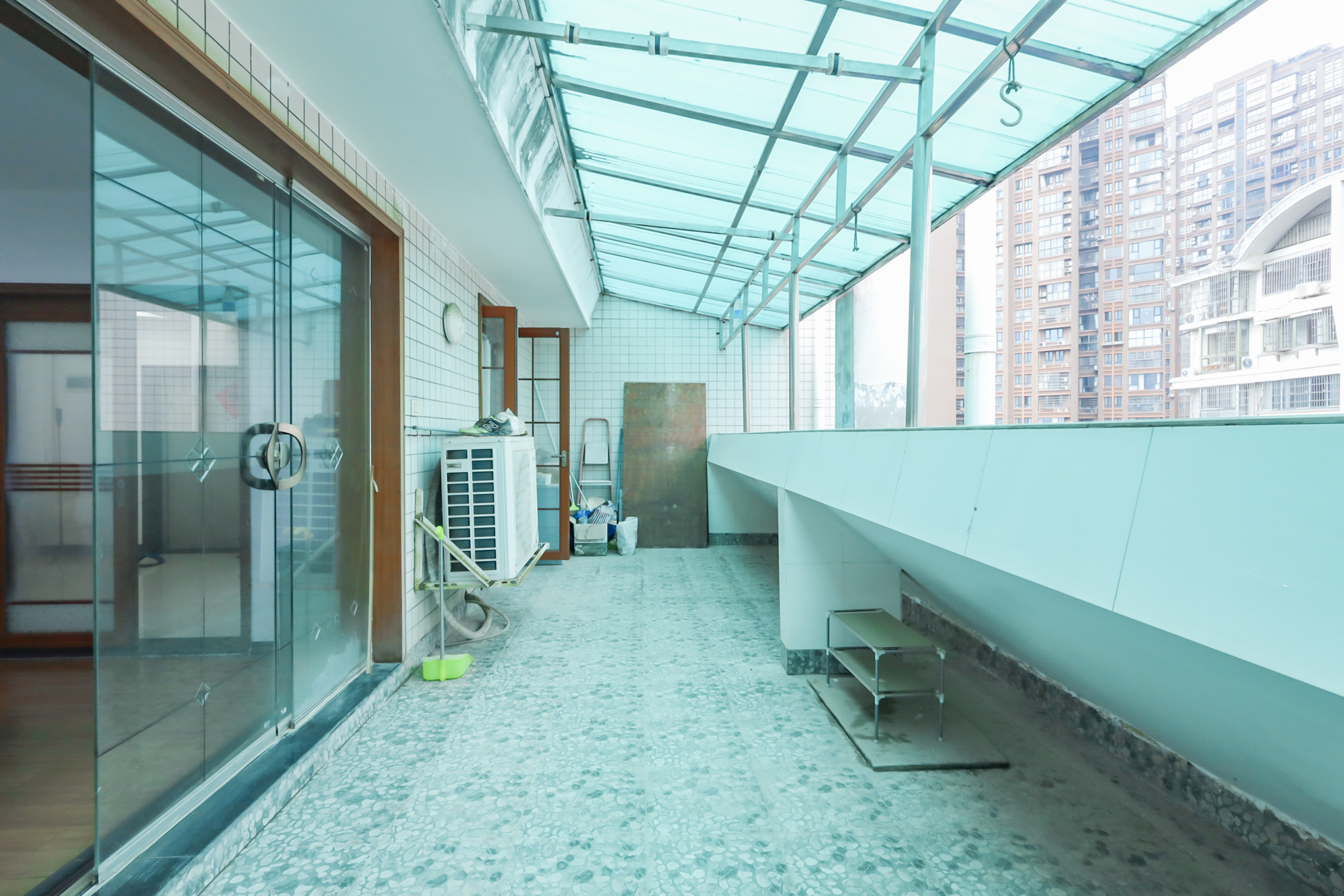 枫树园 4室2厅2卫 182.0万 枫树园 4室2厅2卫 182.0万阳台