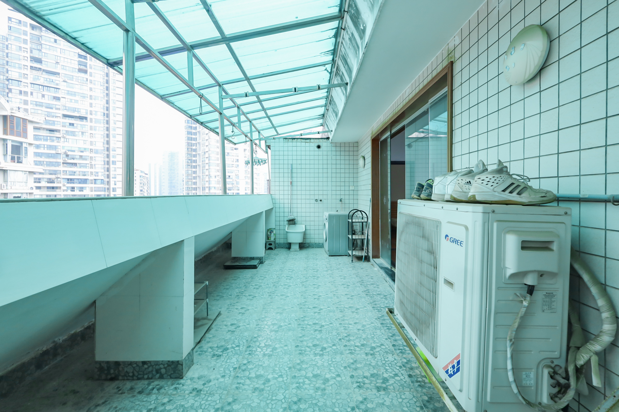 枫树园 4室2厅2卫 182.0万 枫树园 4室2厅2卫 182.0万阳台